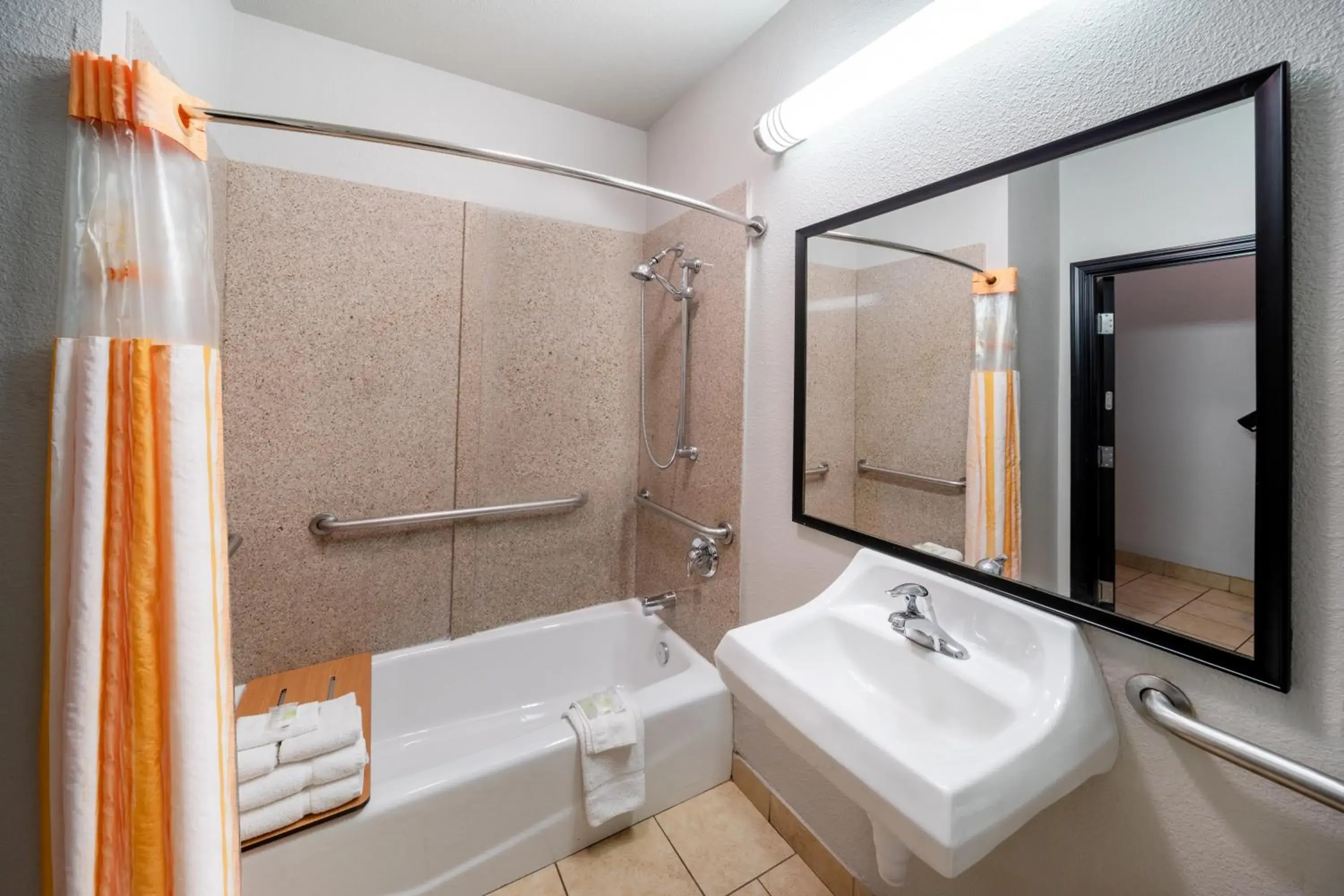 King Room with Bath Tub - Mobility Accessible/Non-Smoking in La Quinta by Wyndham Mt. Pleasant King Room with Bath Tub - Mobility Accessible/Non-Smoking in La Quinta by Wyndham Mt. Pleasant