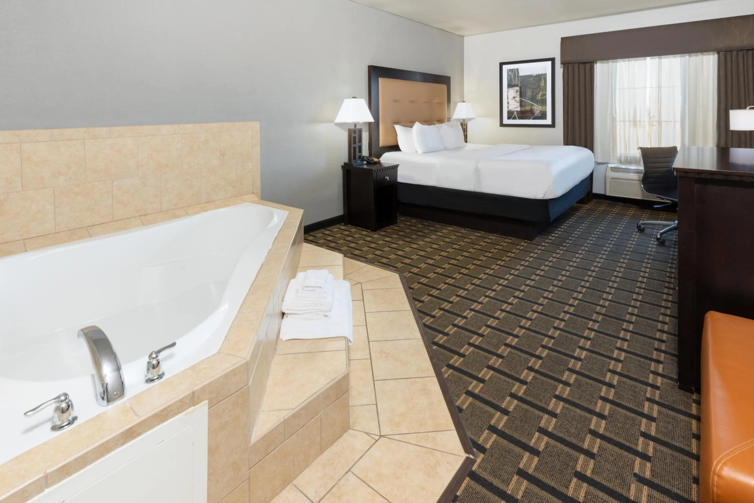 Bed in La Quinta by Wyndham Mt. Pleasant