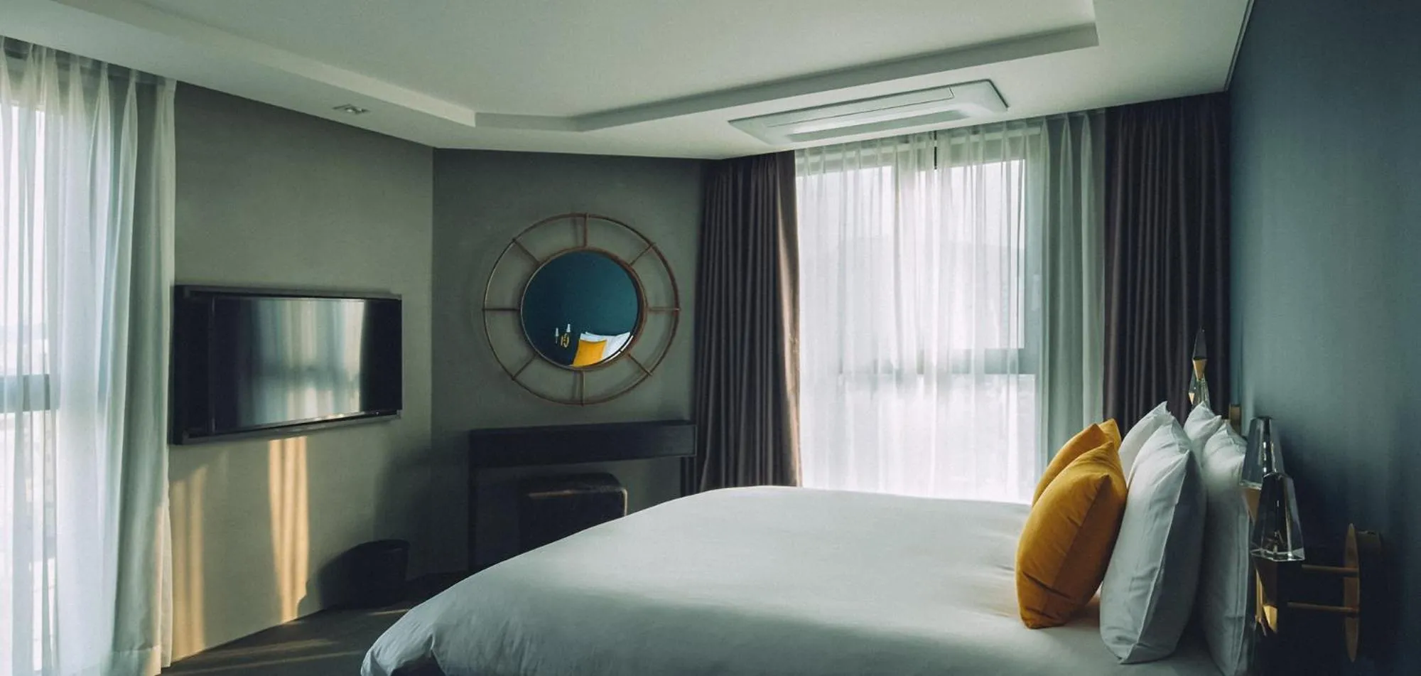 Bedroom, Bed in Hotel Alice and Trunk