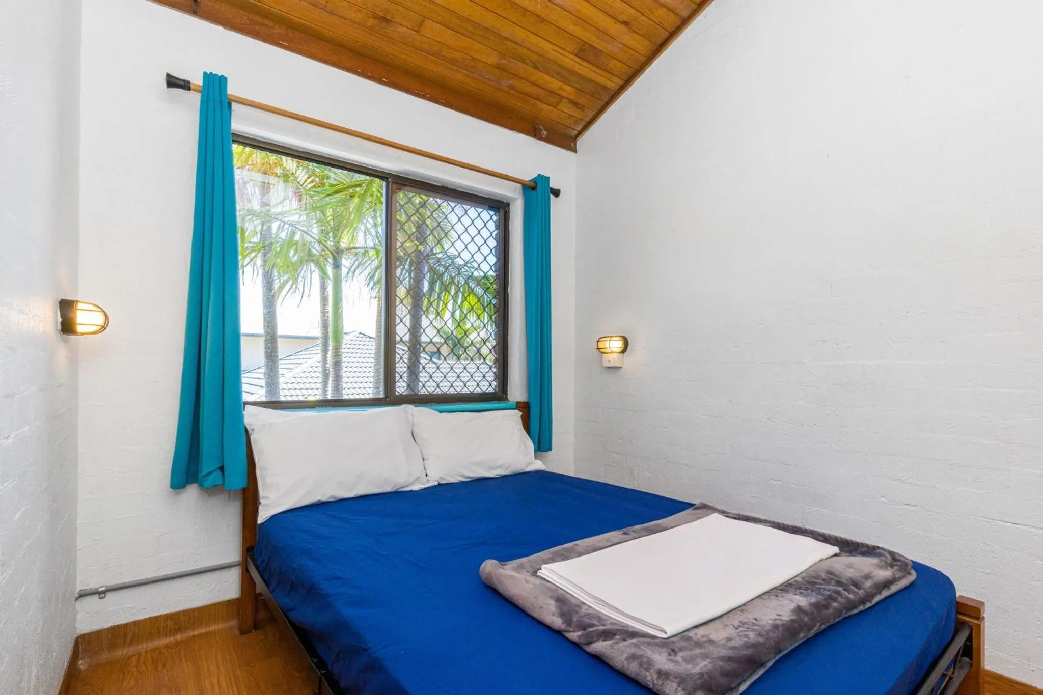 Photo of the whole room, Bed in Aquarius Backpackers Resort