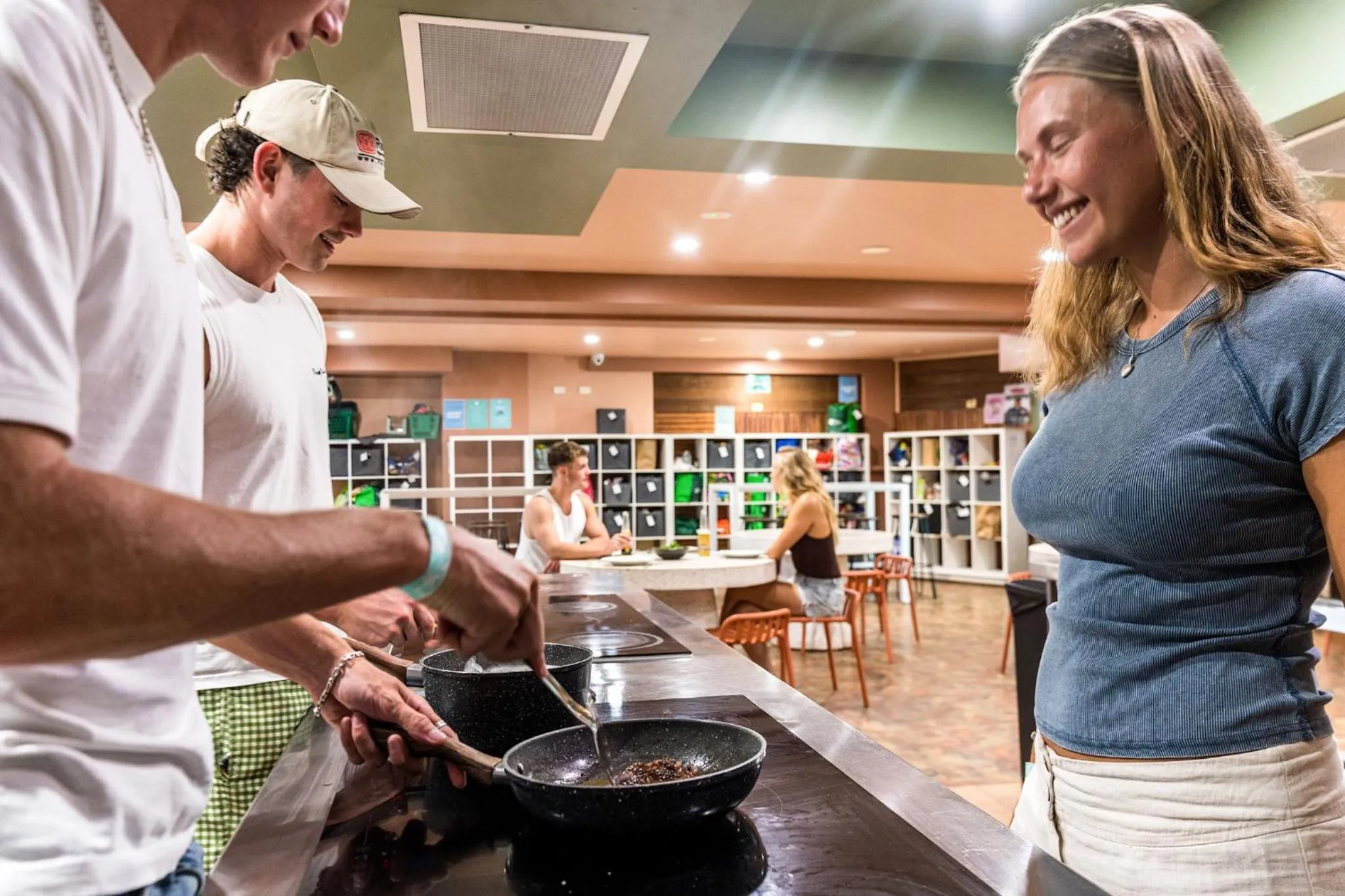 Communal kitchen in Aquarius Backpackers Resort