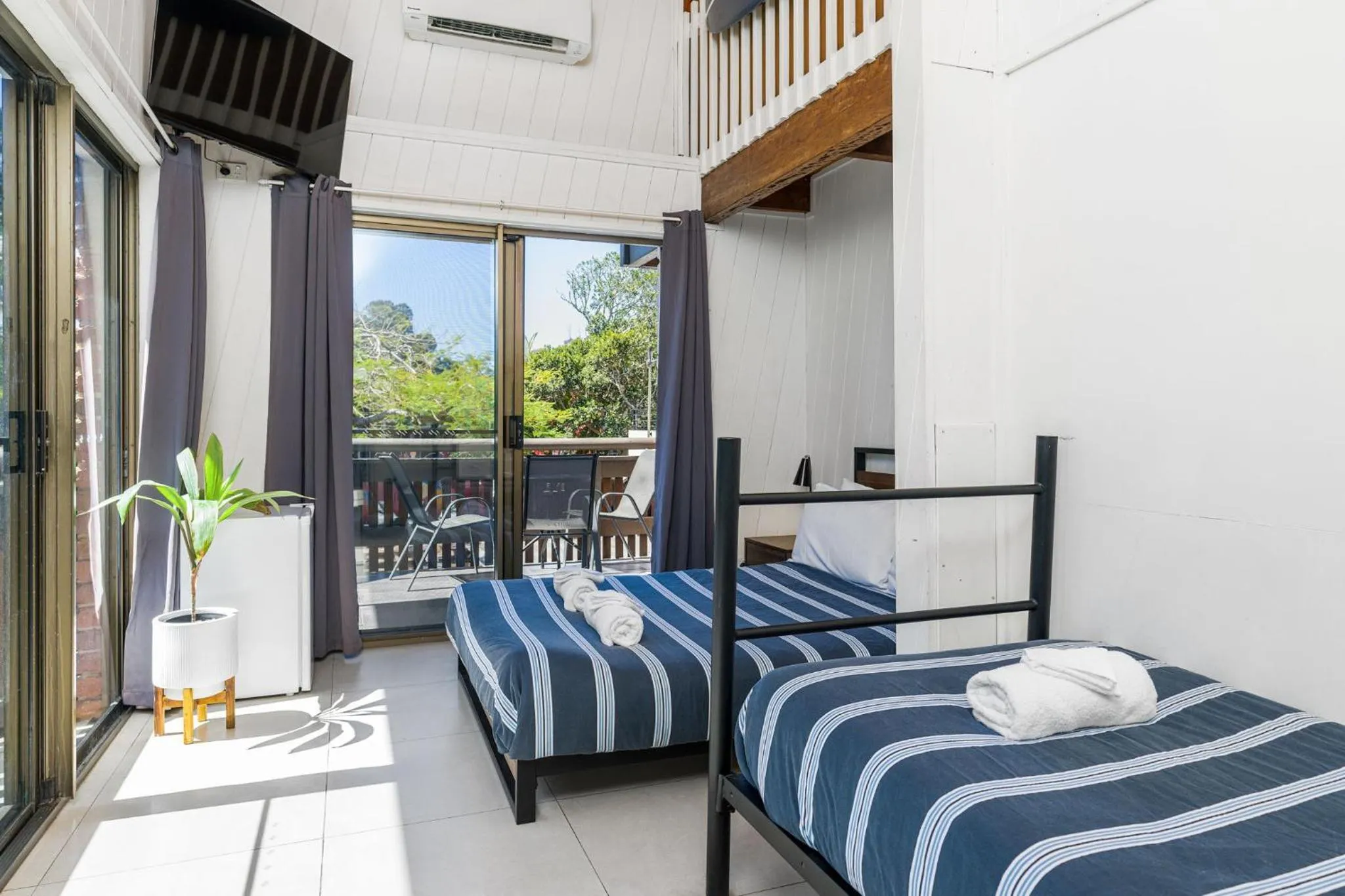 Photo of the whole room, Bed in Aquarius Backpackers Resort