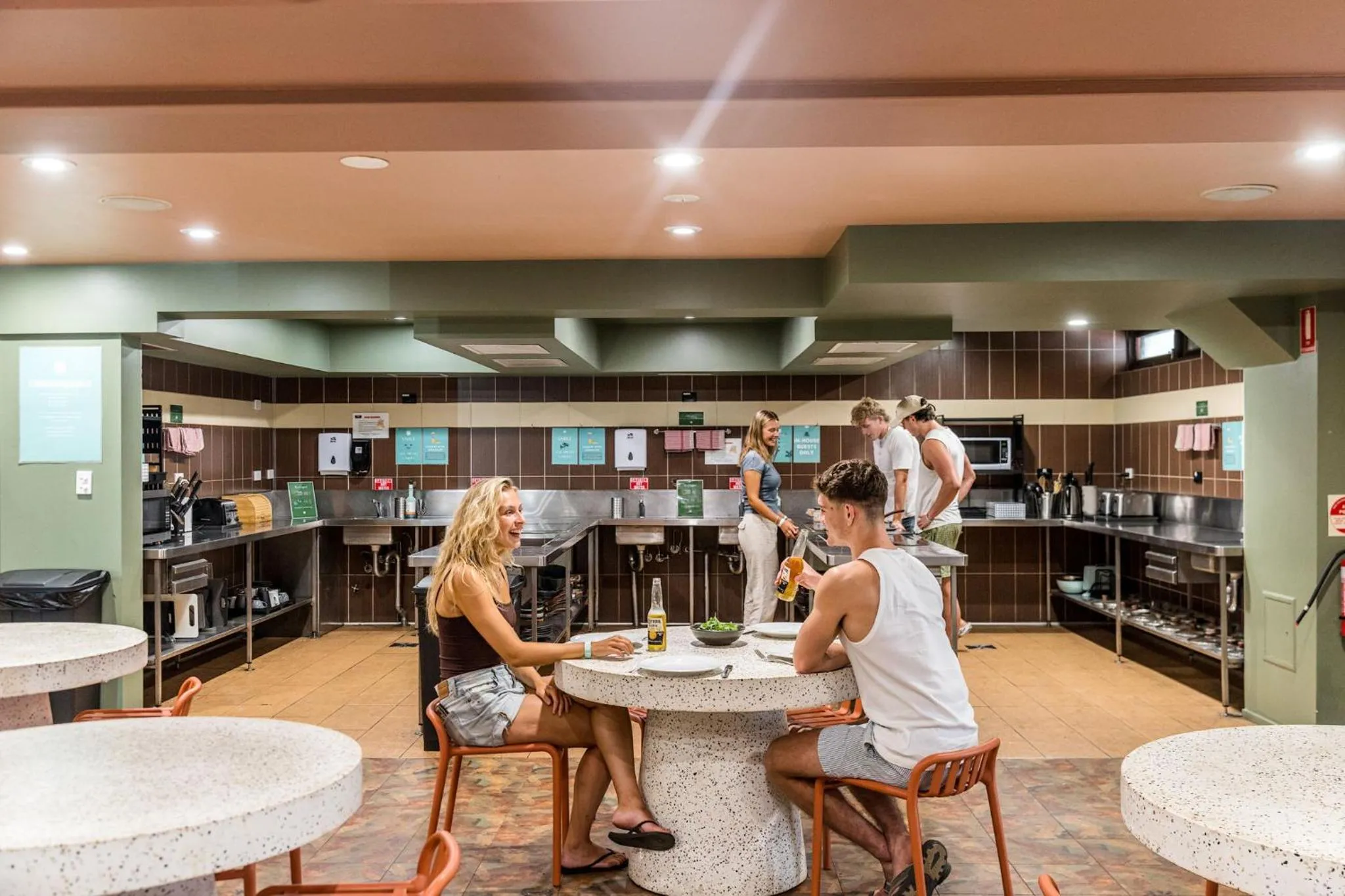 Communal kitchen in Aquarius Backpackers Resort