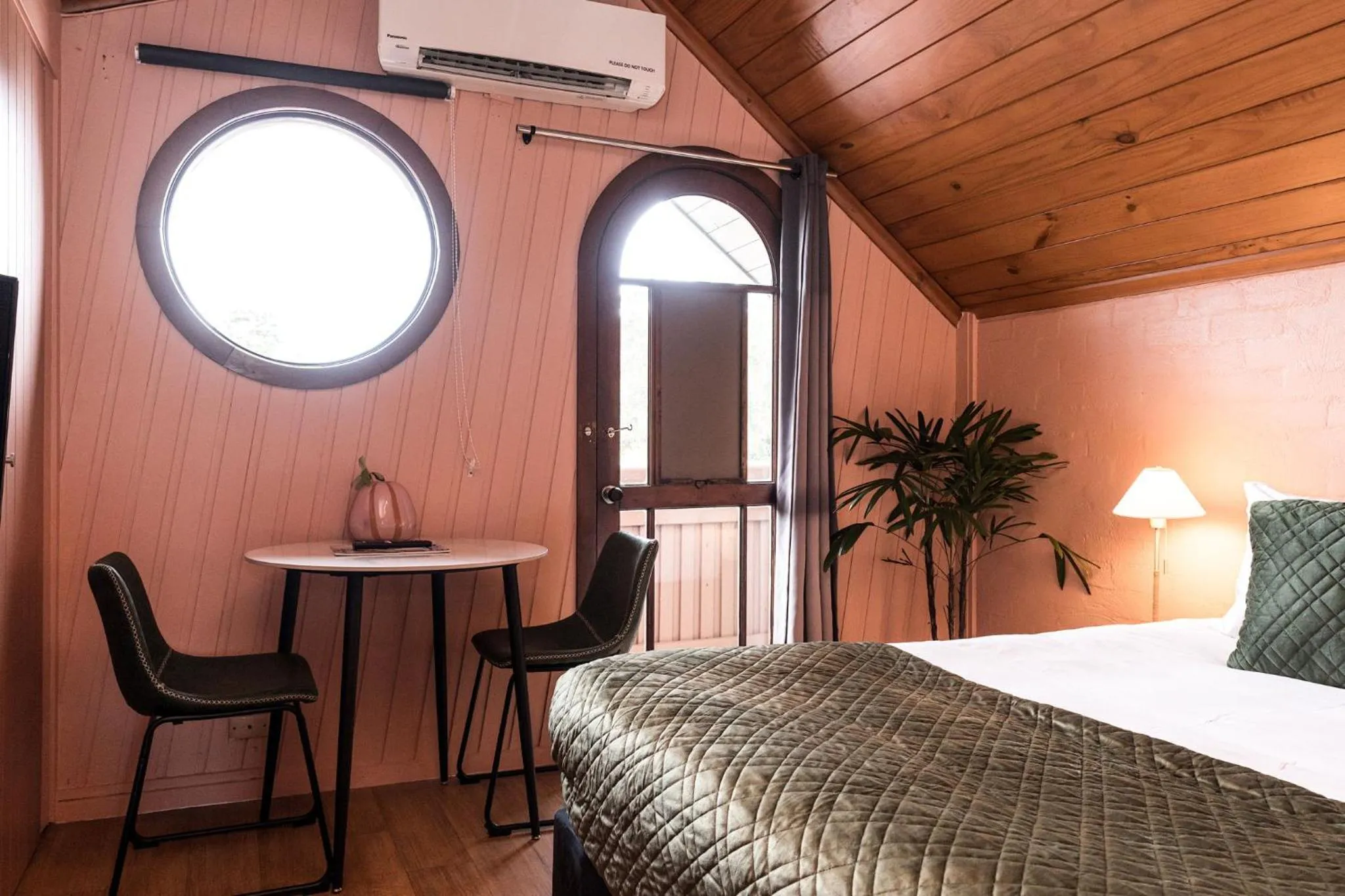 Photo of the whole room, Bed in Aquarius Backpackers Resort