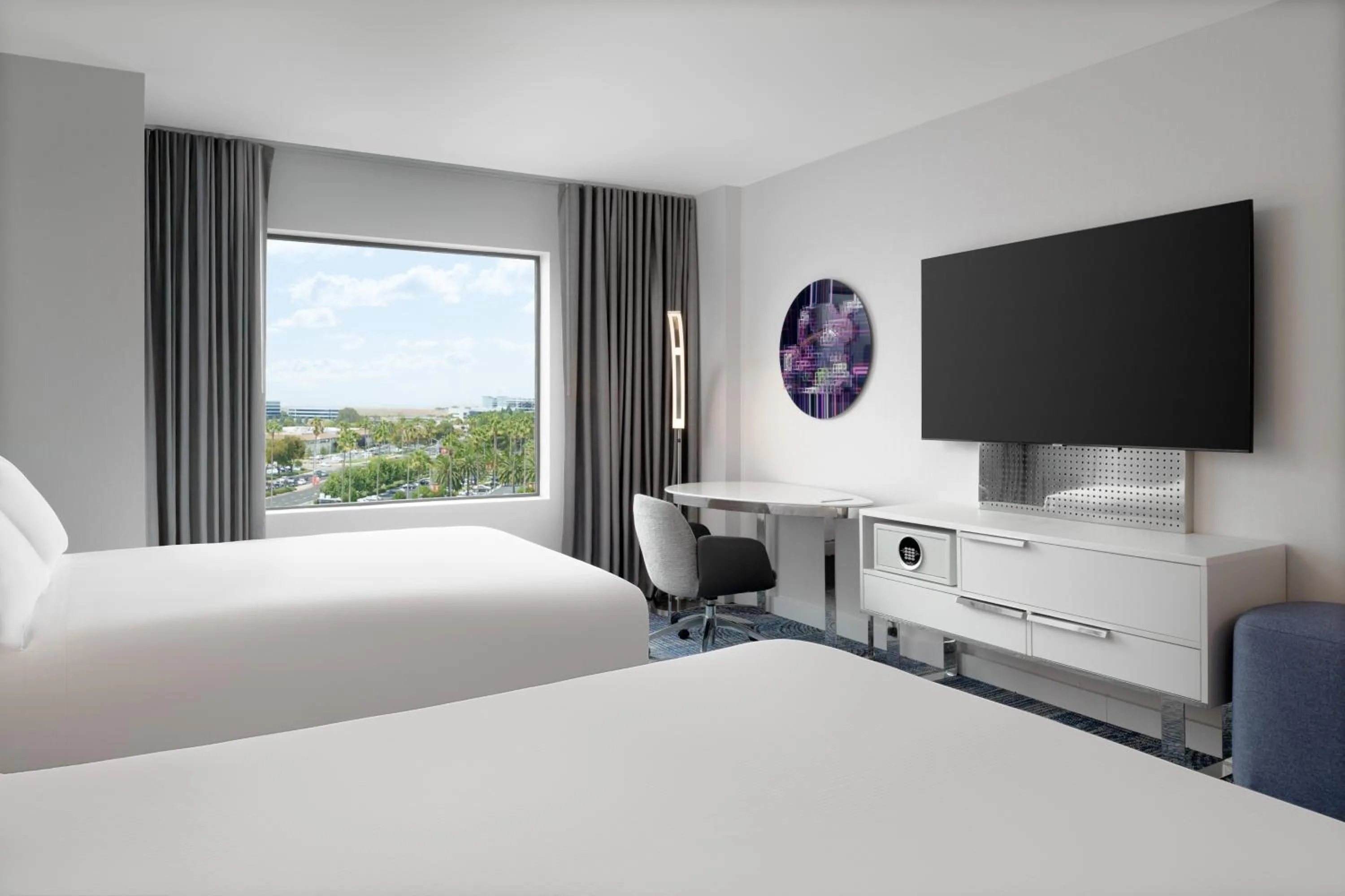 Photo of the whole room, Bed in Hilton Santa Clara