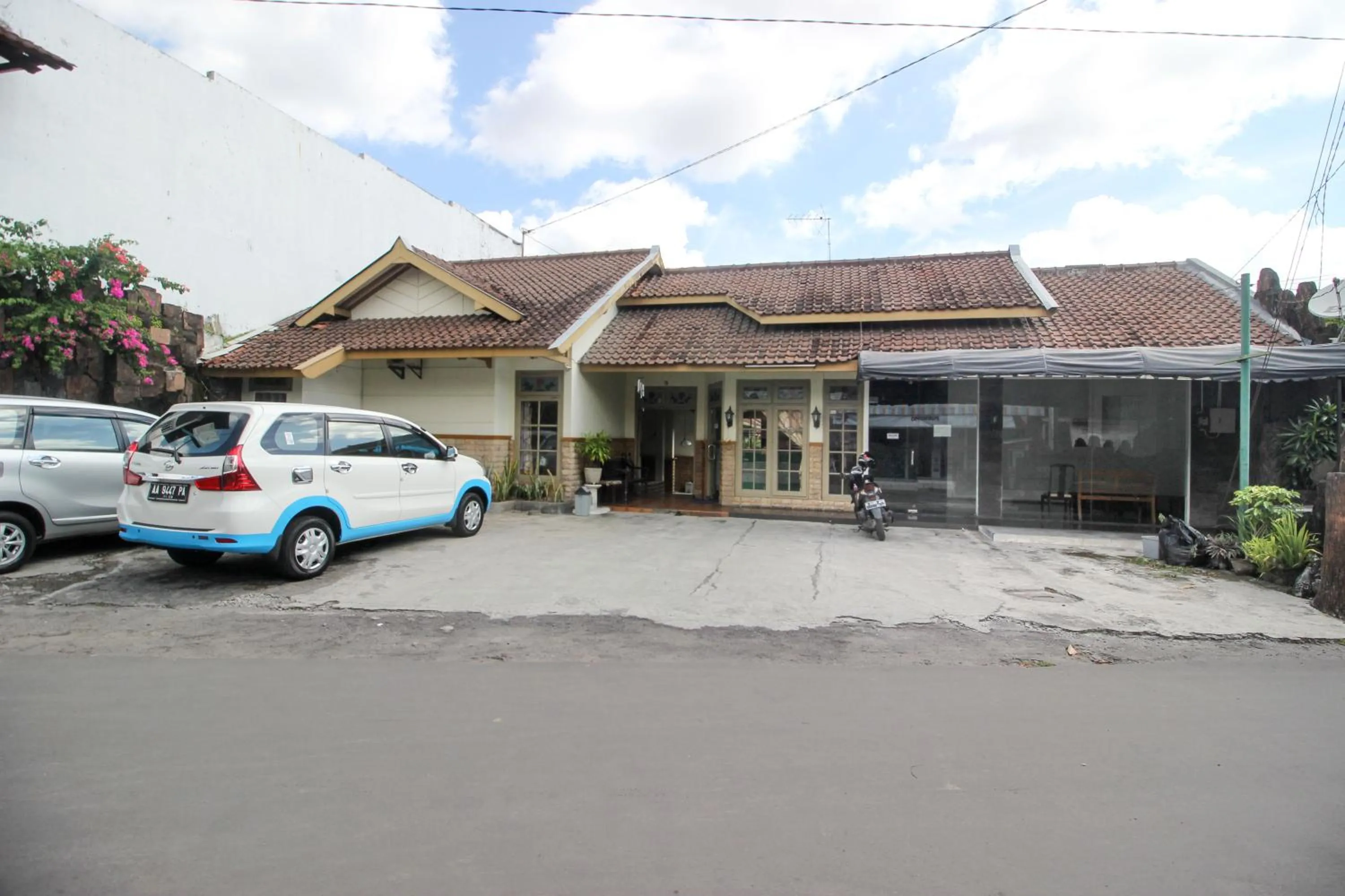 Property building in RedDoorz near RS Sarjito Yogyakarta 2