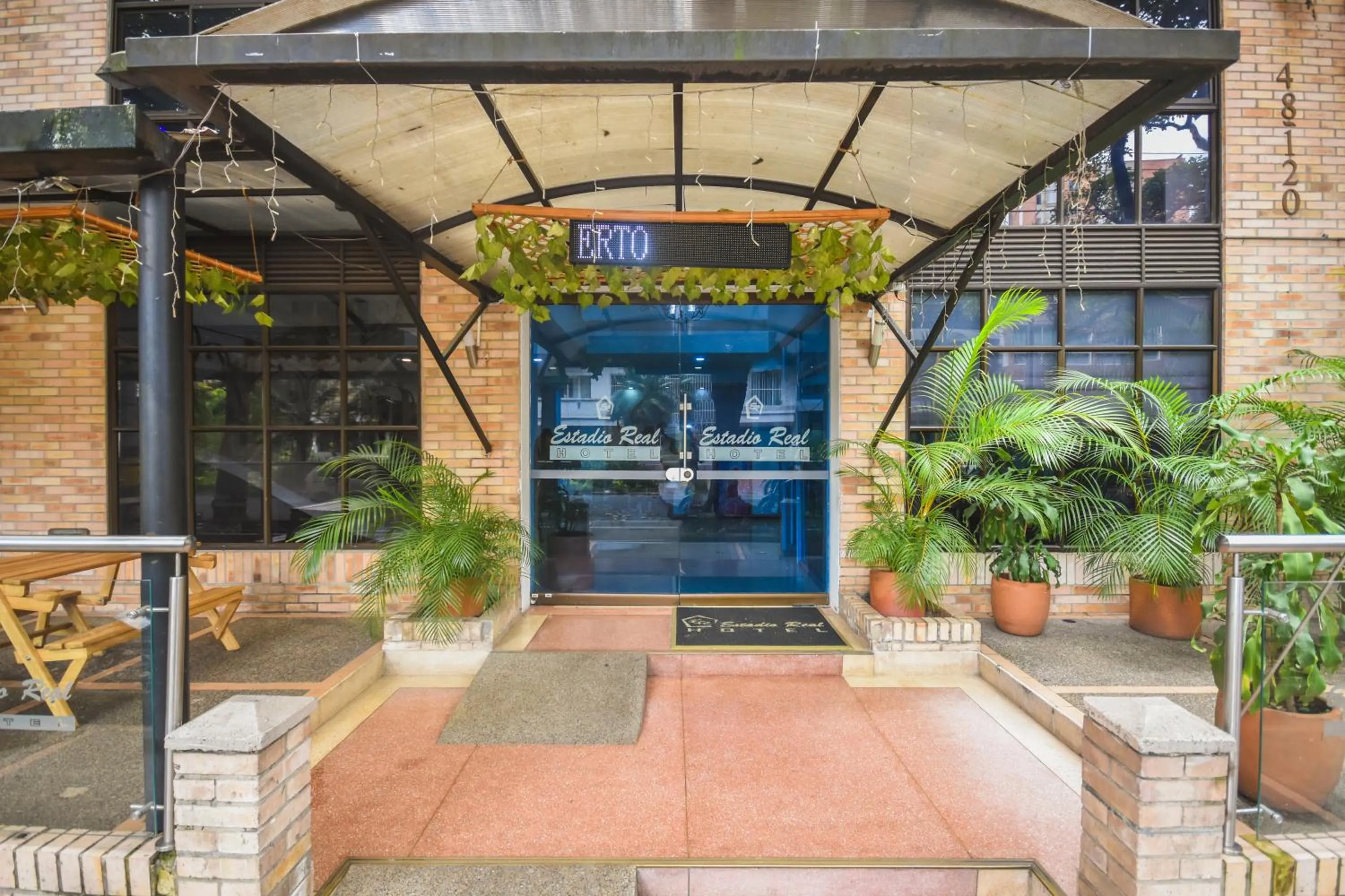 Facade/entrance in Hotel Estadio Real