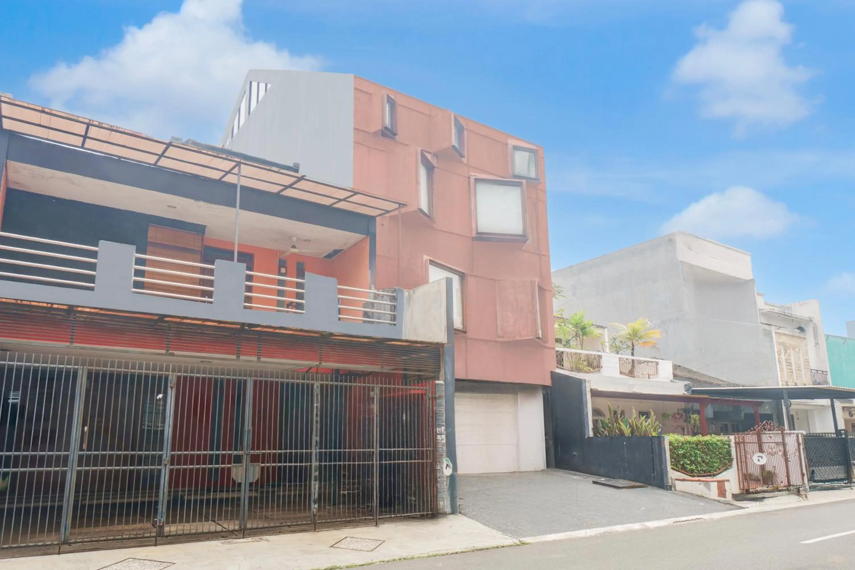 Facade/entrance in Hotel O Pondok Indah Near Gandaria City Formerly Odori Residence