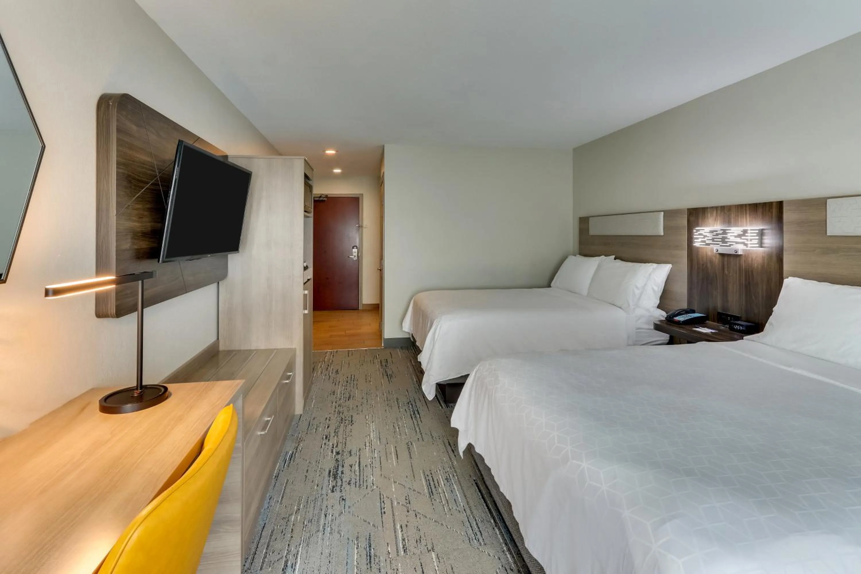 Photo of the whole room, Bed in Holiday Inn Express & Suites - Ardmore by IHG