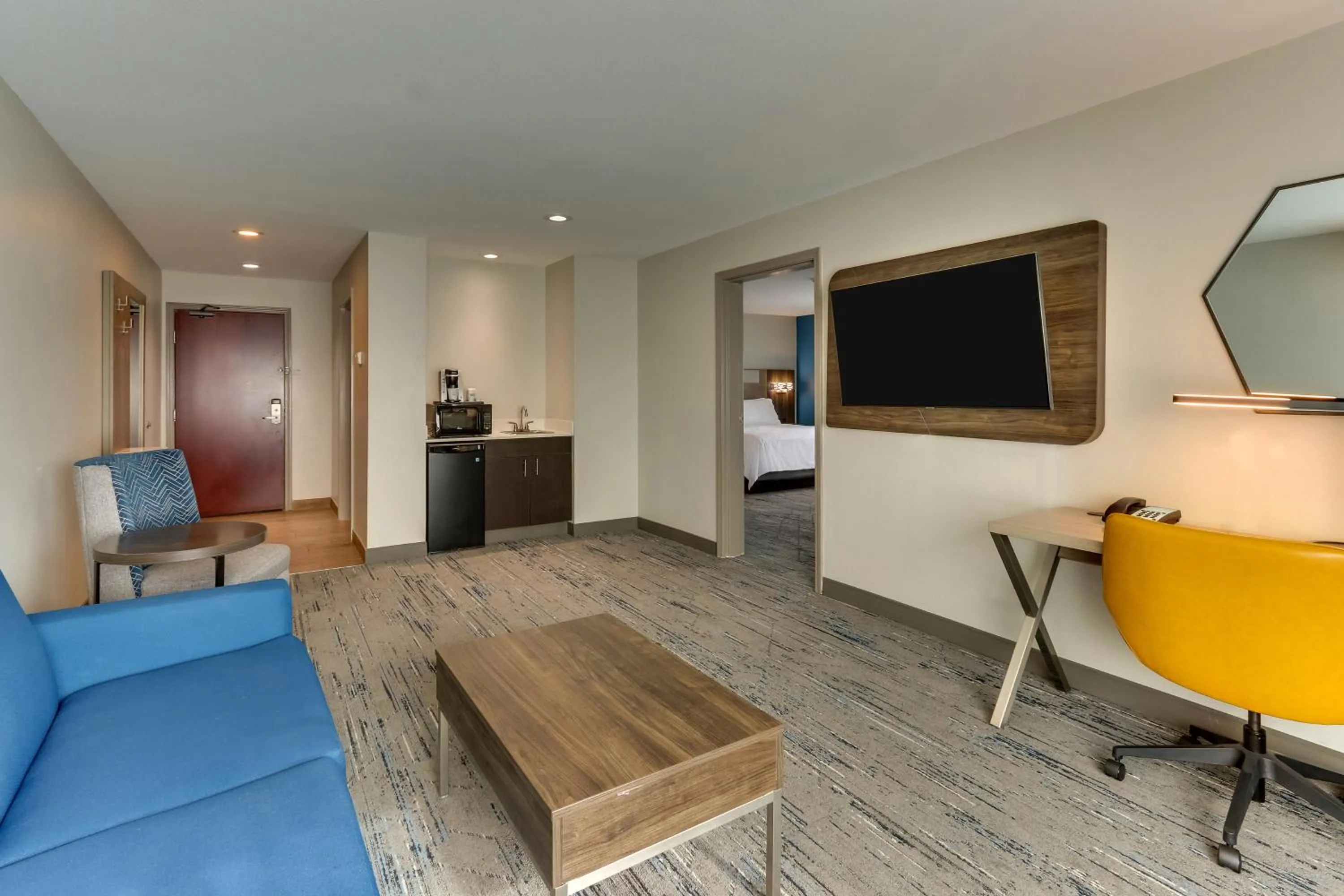 Photo of the whole room in Holiday Inn Express & Suites - Ardmore by IHG