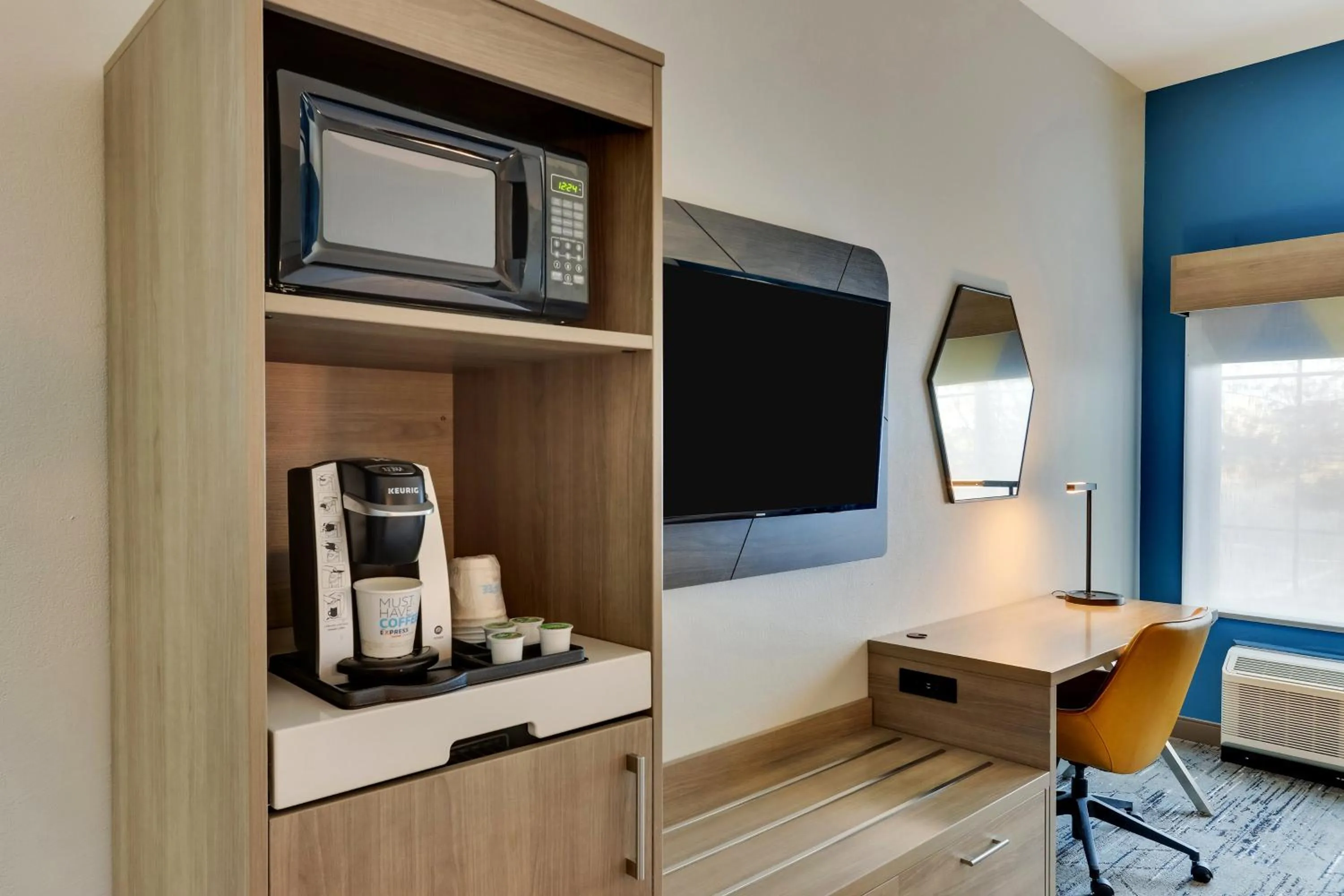 Photo of the whole room in Holiday Inn Express & Suites - Ardmore by IHG