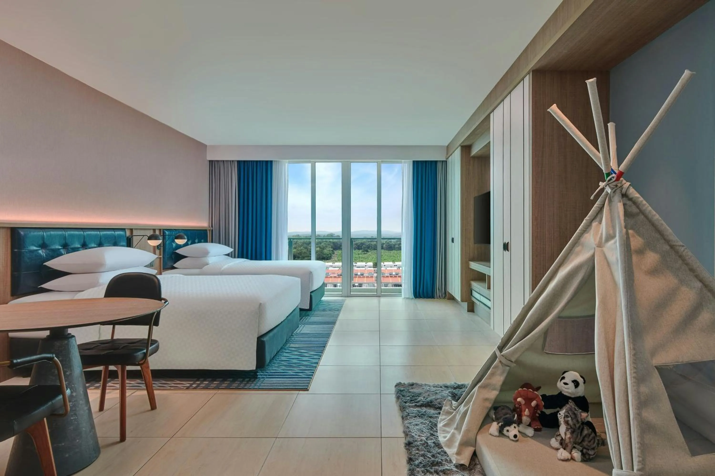 Photo of the whole room, Bed in Four Points by Sheraton Desaru