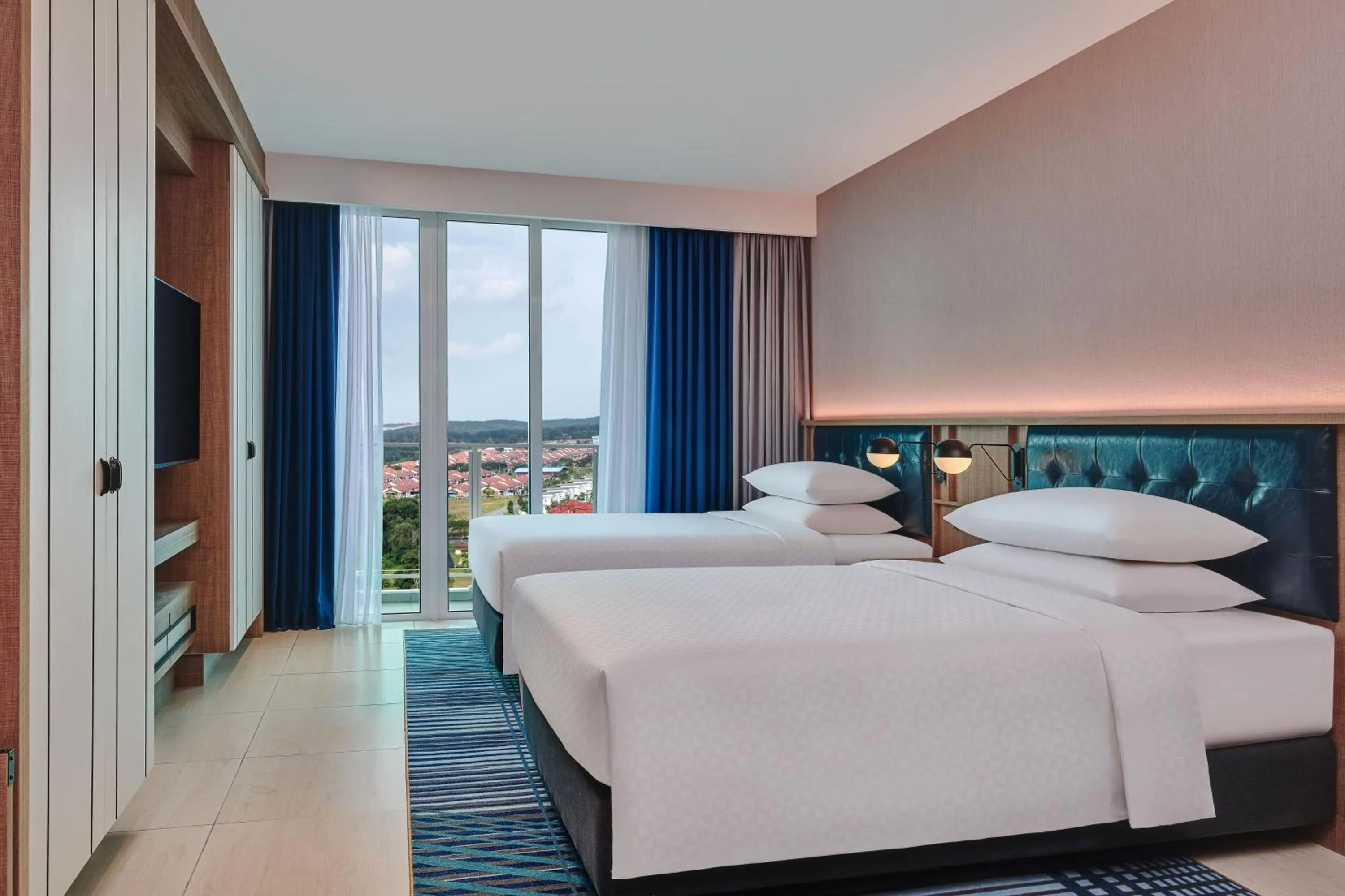 Photo of the whole room, Bed in Four Points by Sheraton Desaru