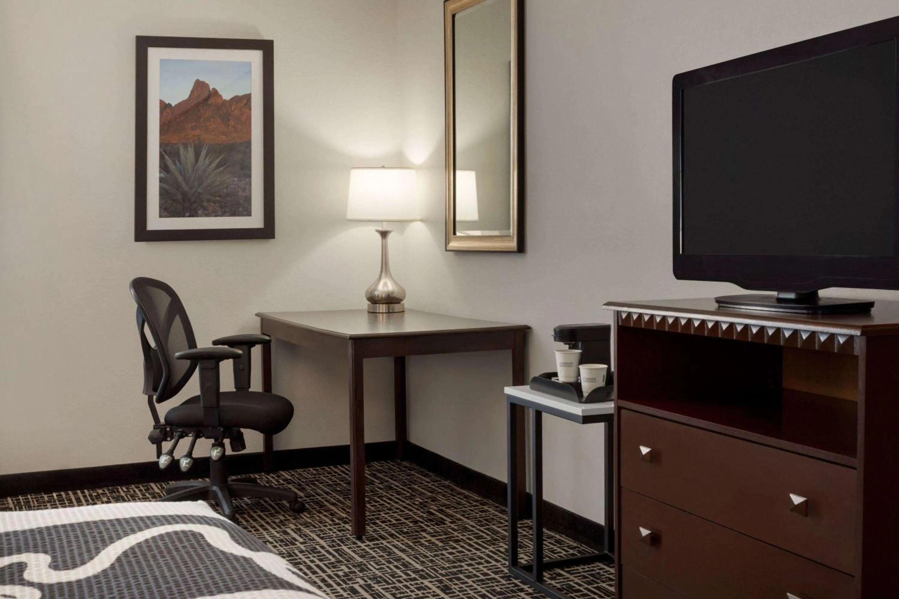 Photo of the whole room, Bed in La Quinta by Wyndham Dumas