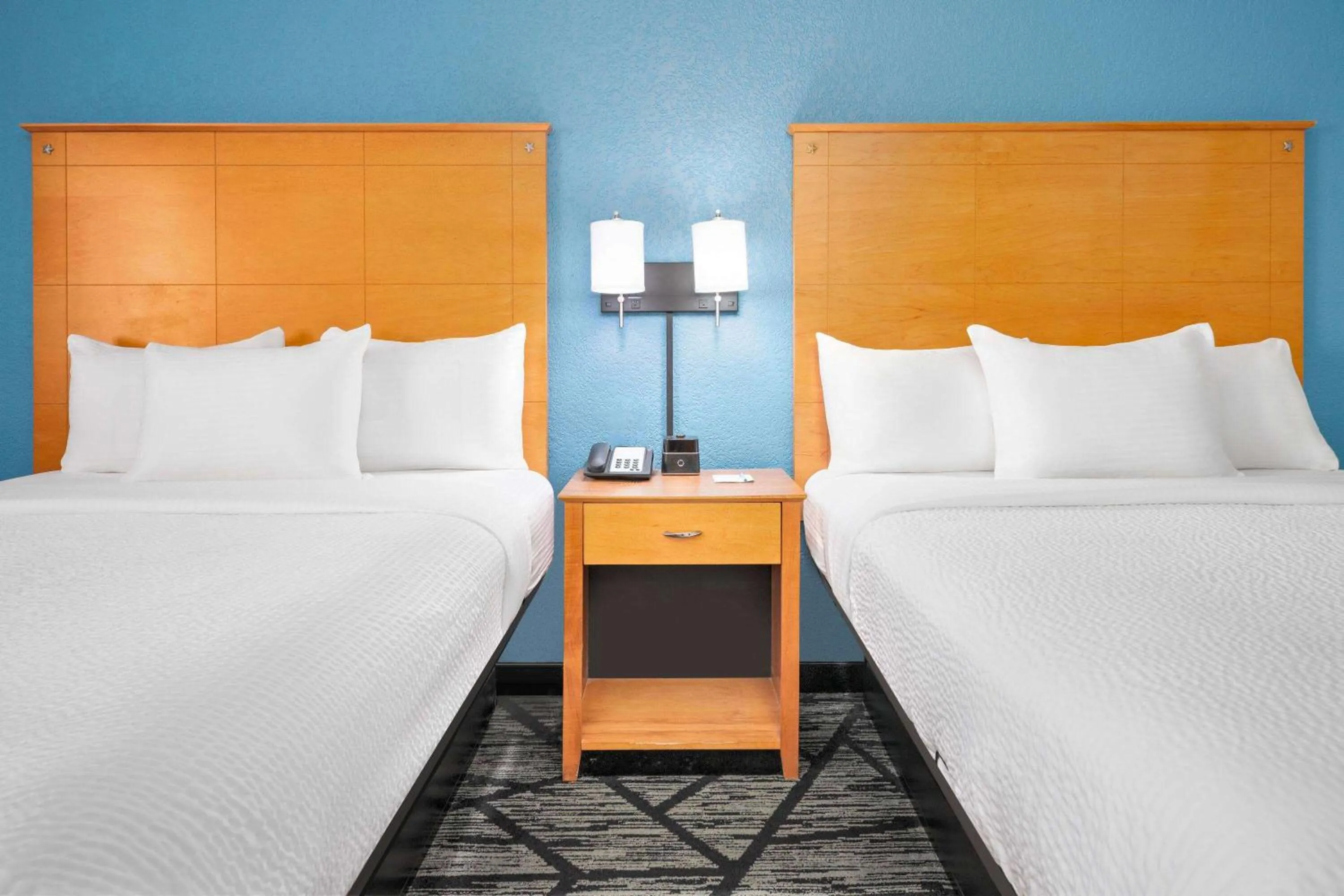 Photo of the whole room, Bed in La Quinta by Wyndham Alvarado