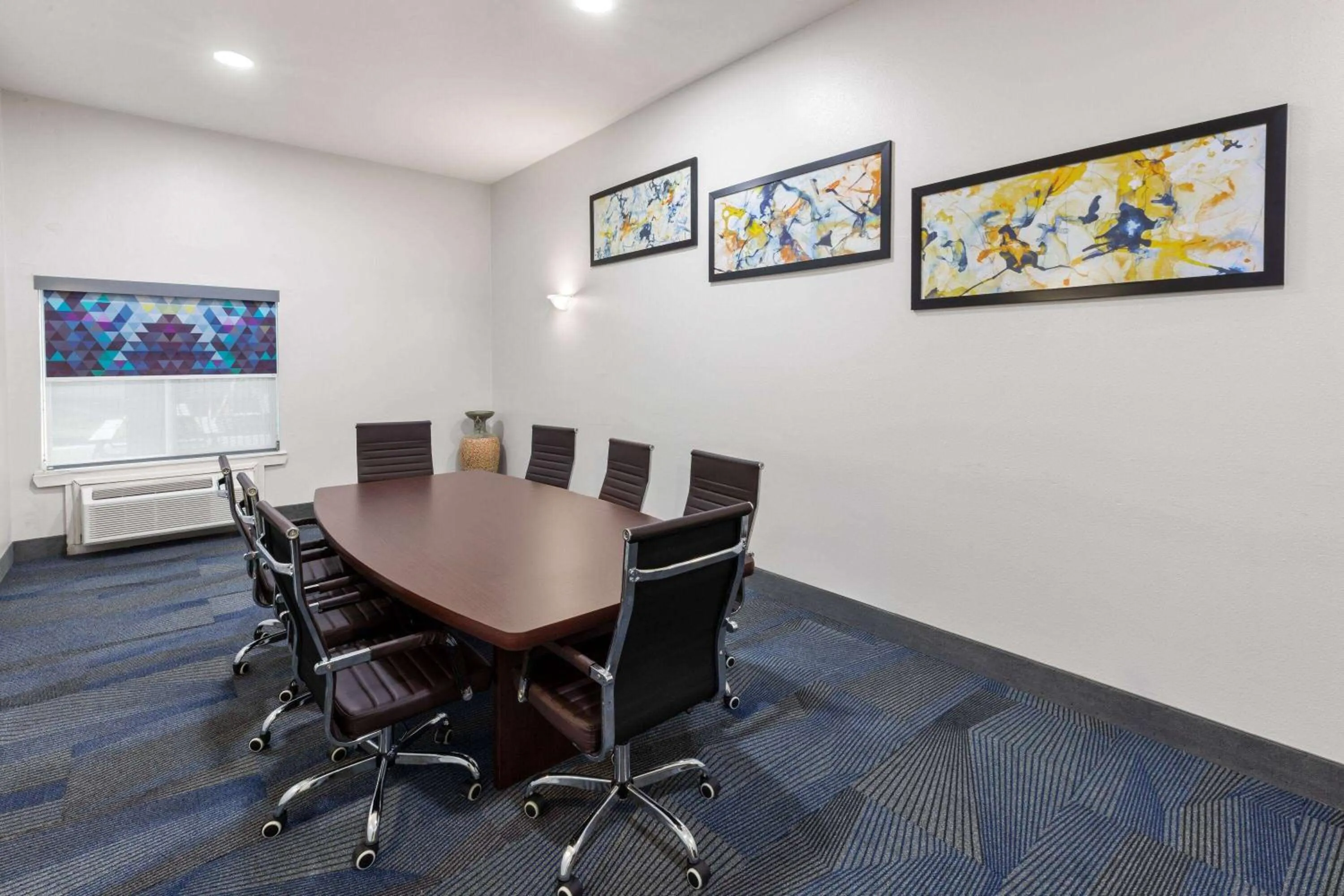 Meeting/conference room in La Quinta by Wyndham Angleton
