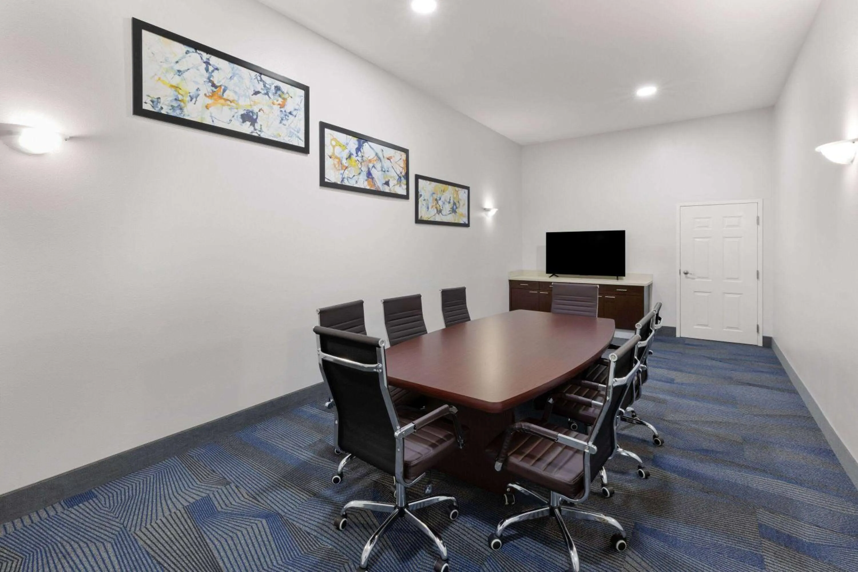 Meeting/conference room in La Quinta by Wyndham Angleton