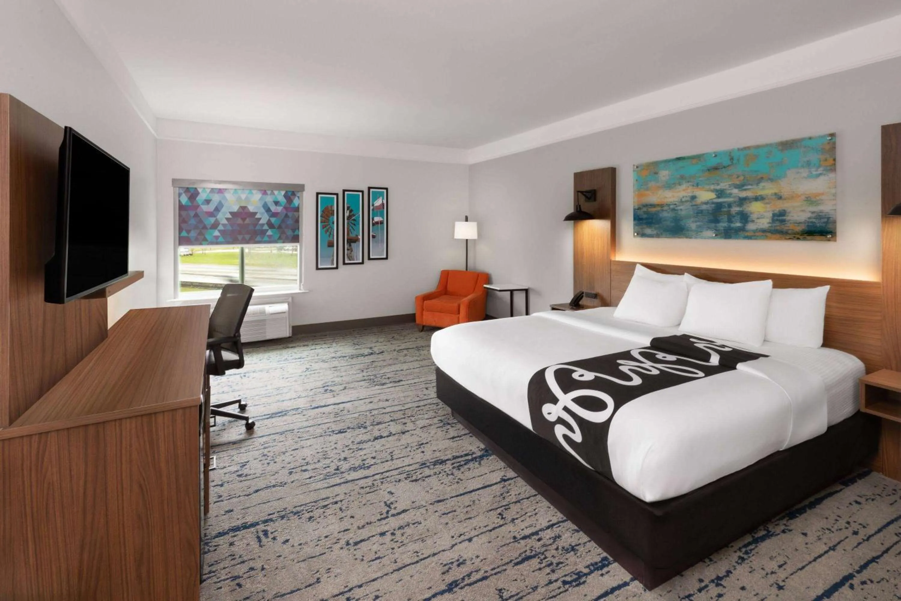 Photo of the whole room, Bed in La Quinta by Wyndham Angleton