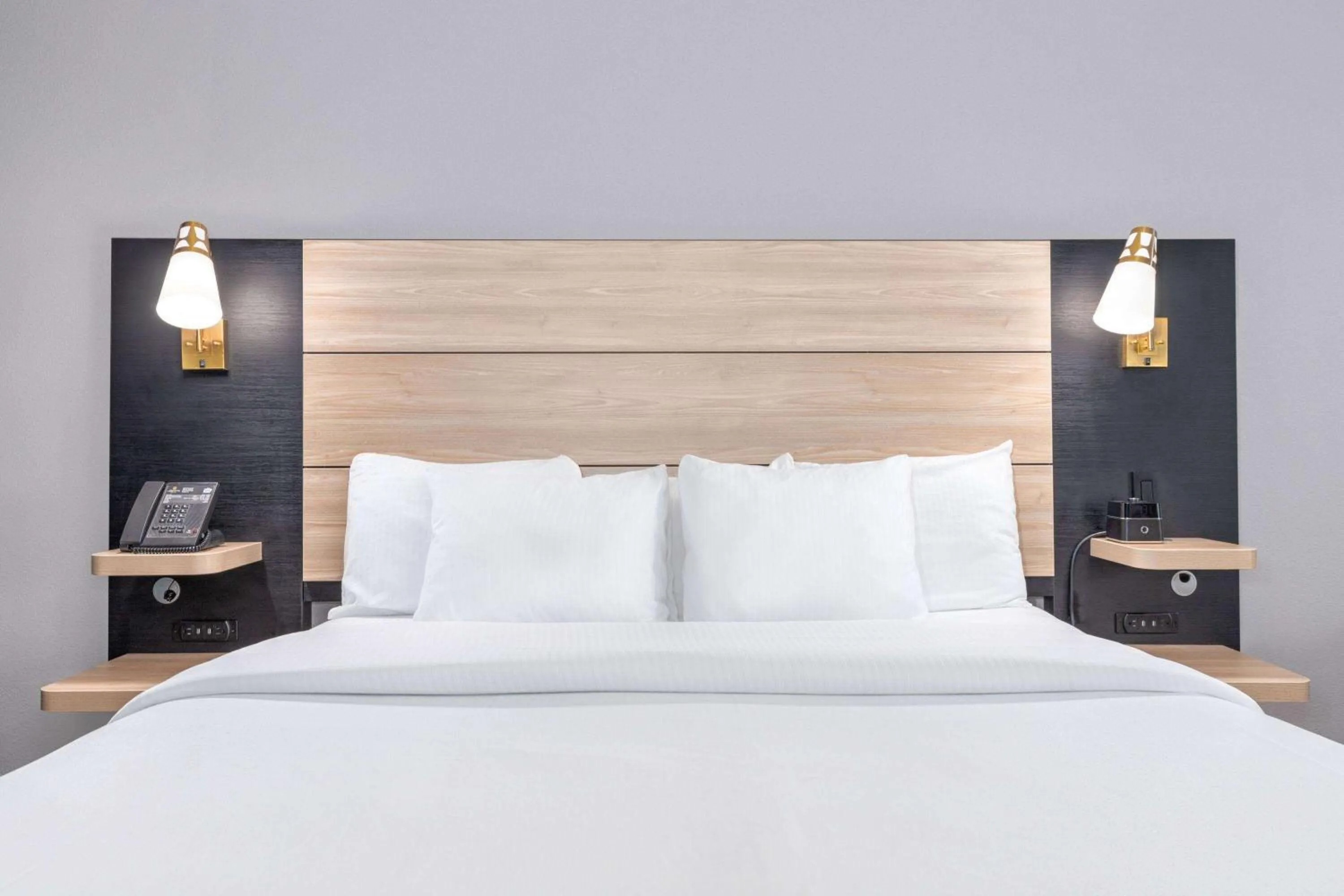 Photo of the whole room, Bed in La Quinta by Wyndham Woodway - Waco South