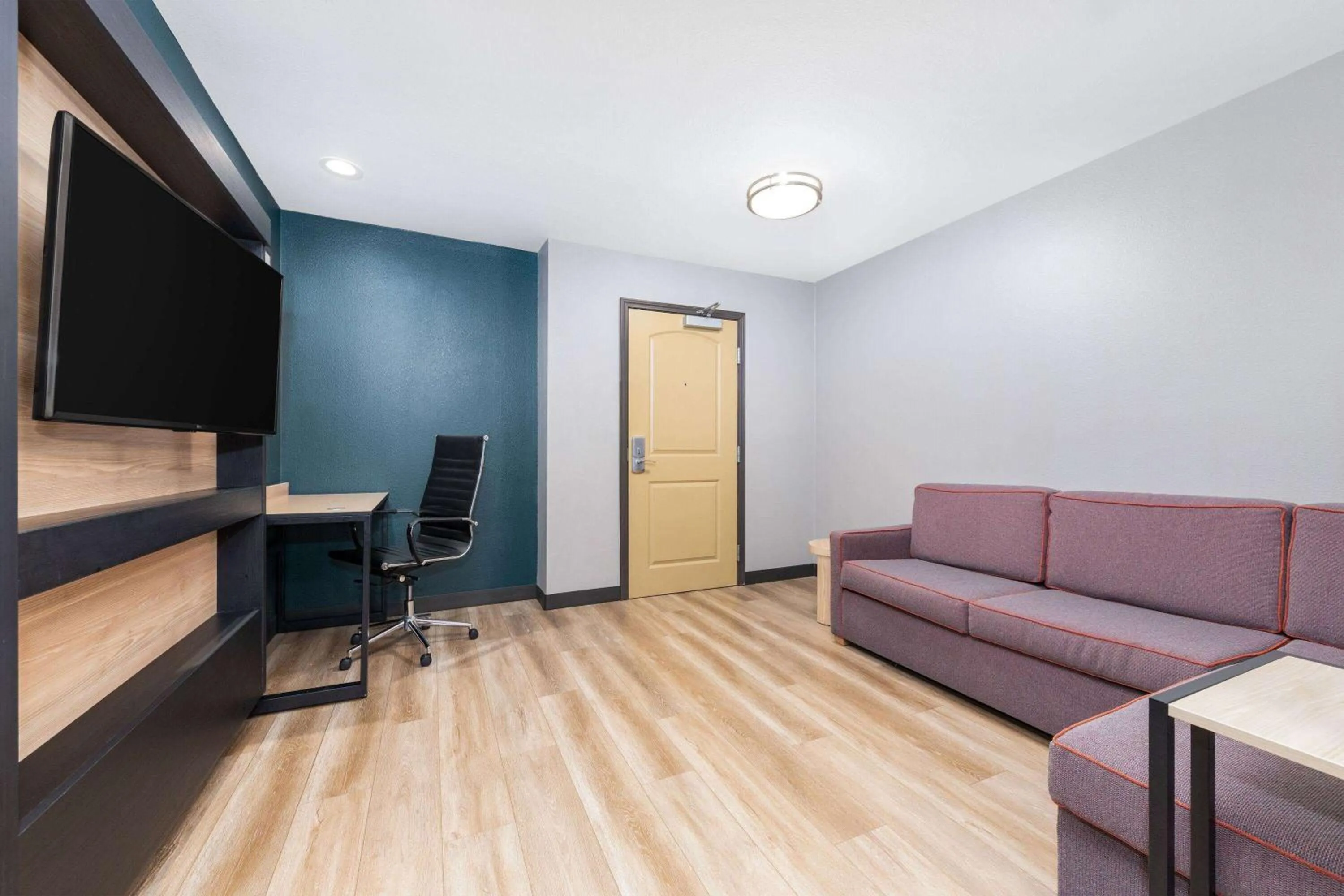 Photo of the whole room in La Quinta by Wyndham Woodway - Waco South