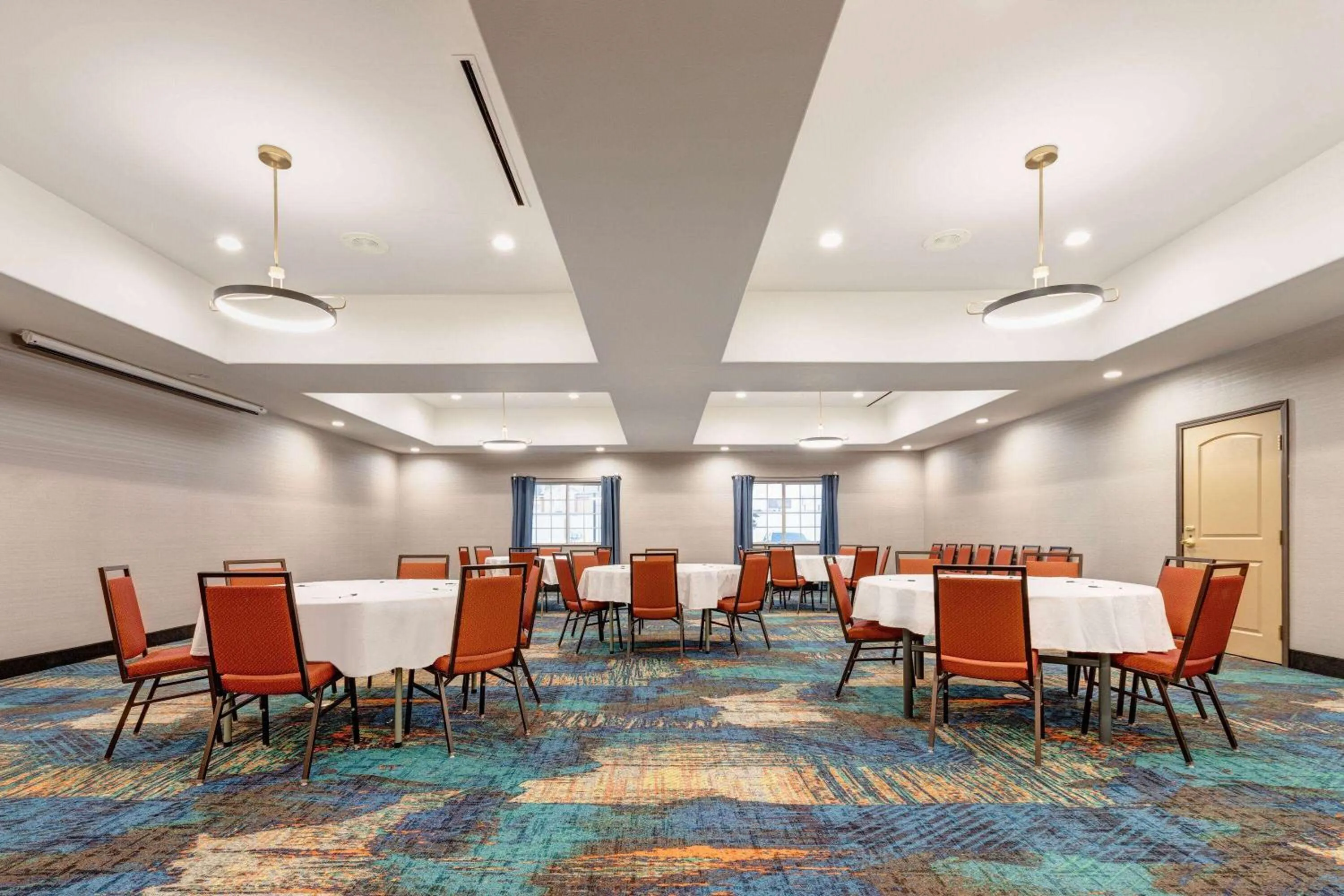 Meeting/conference room in La Quinta by Wyndham Woodway - Waco South