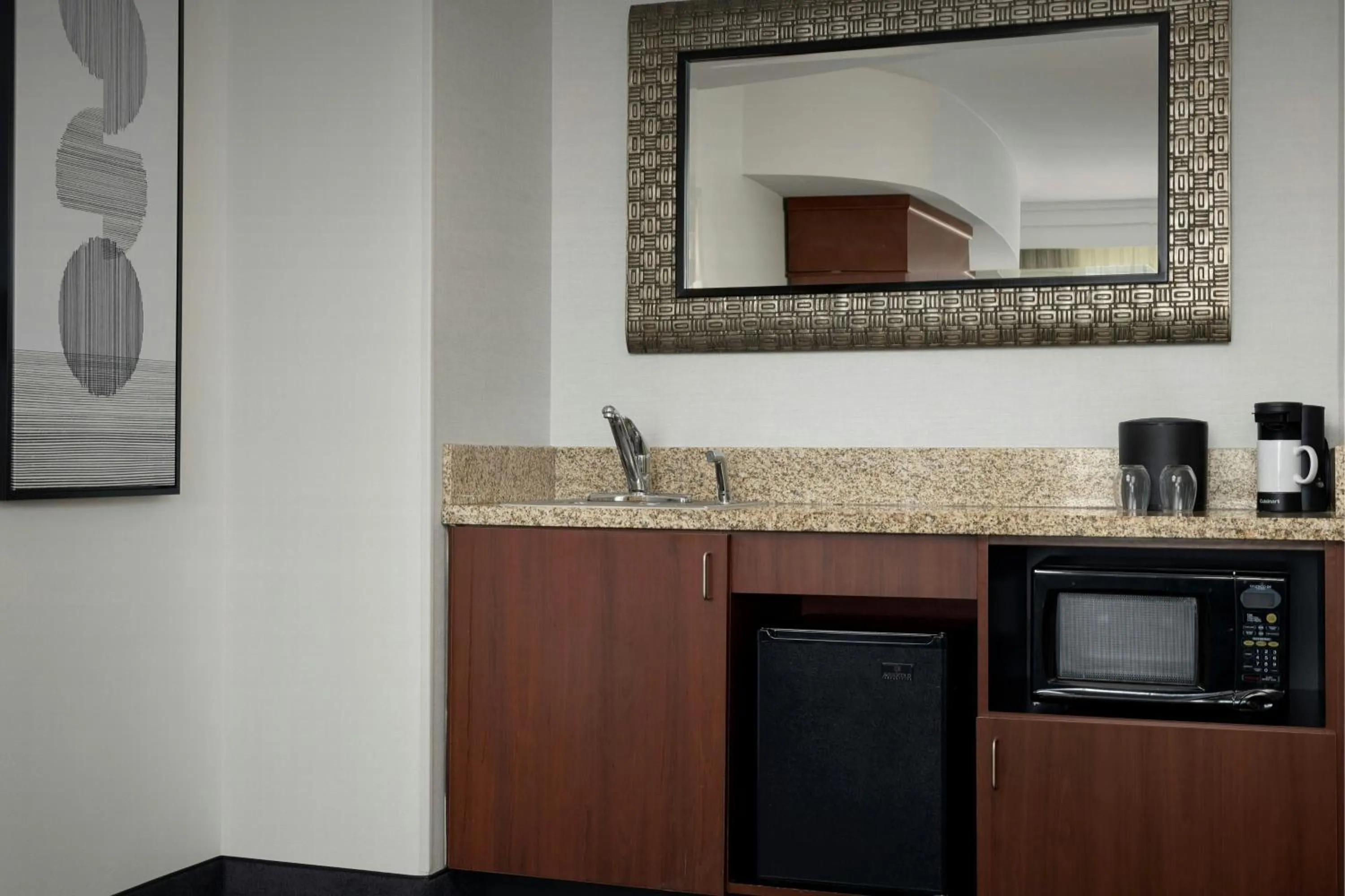 Photo of the whole room in Courtyard by Marriott Salisbury