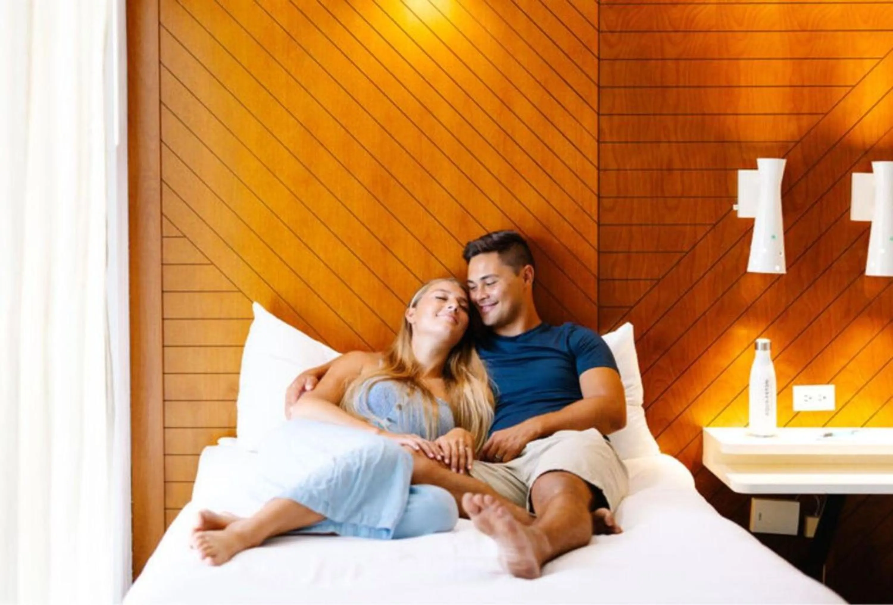 Bed in Oasis Hotel Waikiki