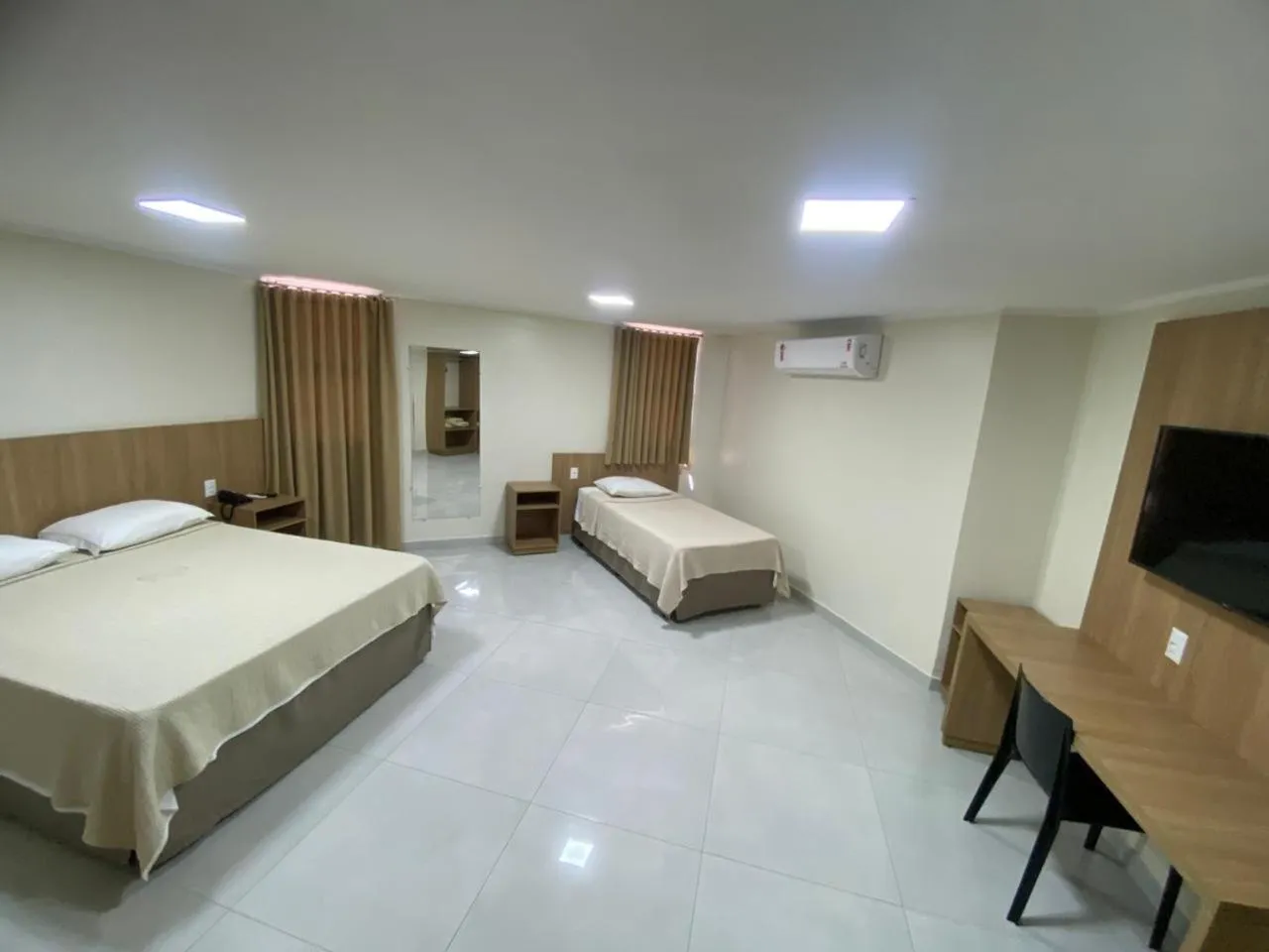 Bedroom, Bed in Tawfiqs Hotel
