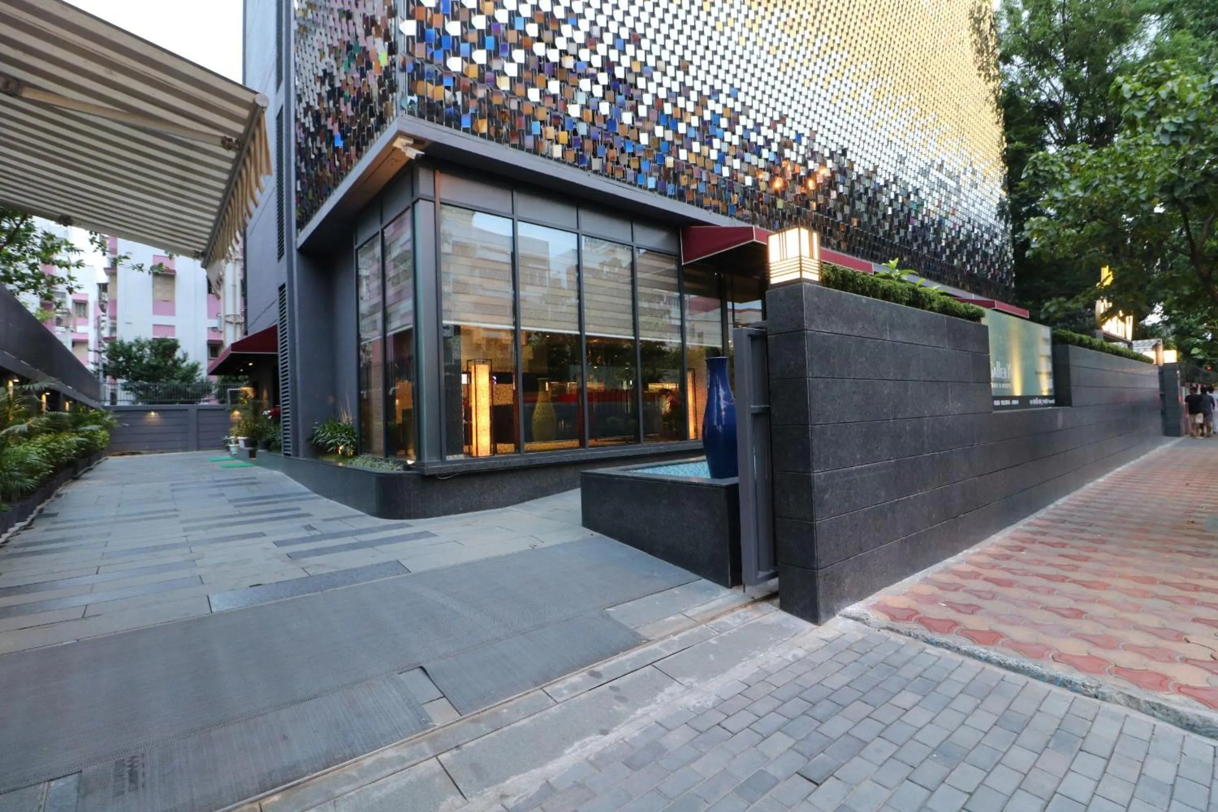 Property building in Hotel Gallery 67