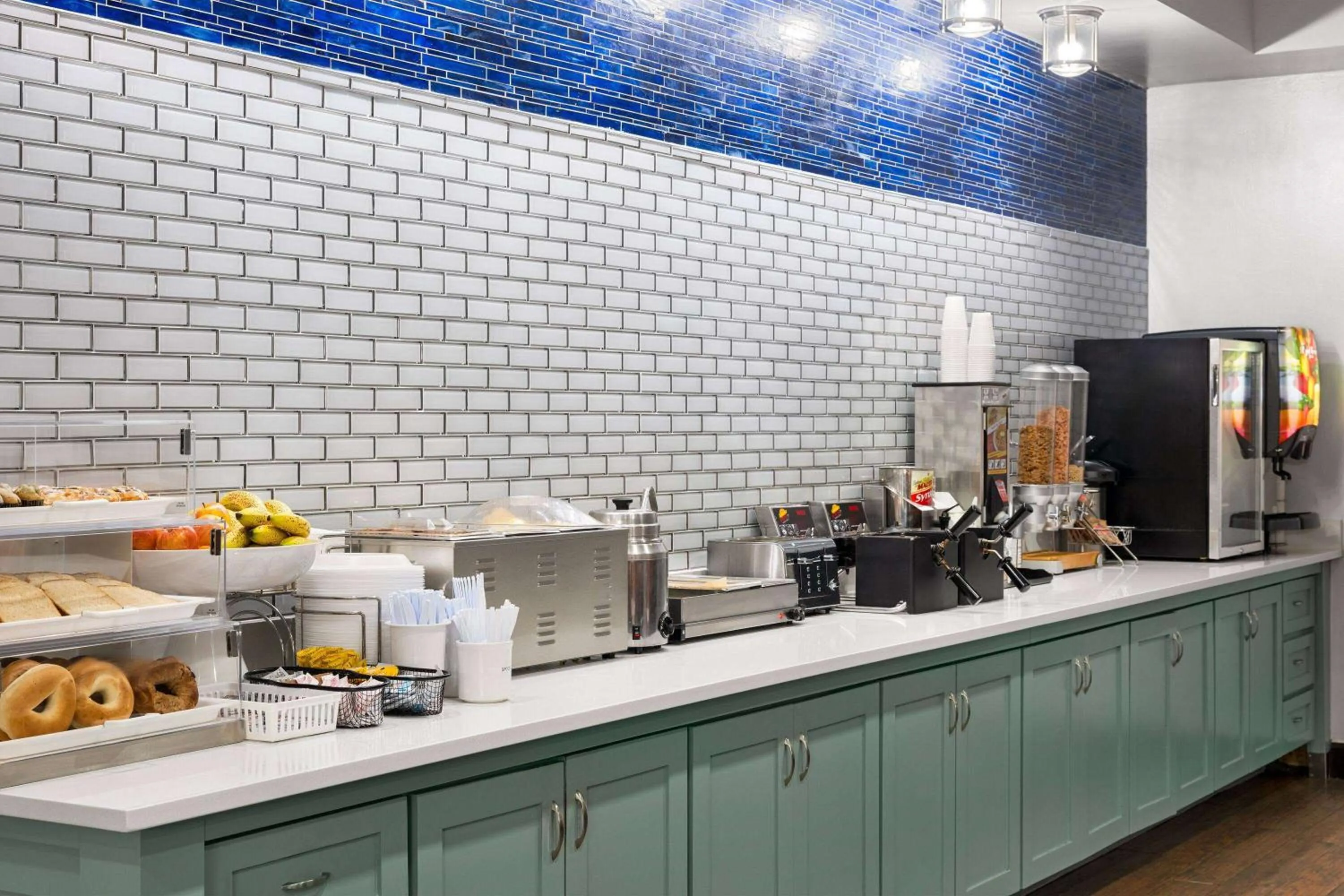 Breakfast in La Quinta by Wyndham Denton - University Drive