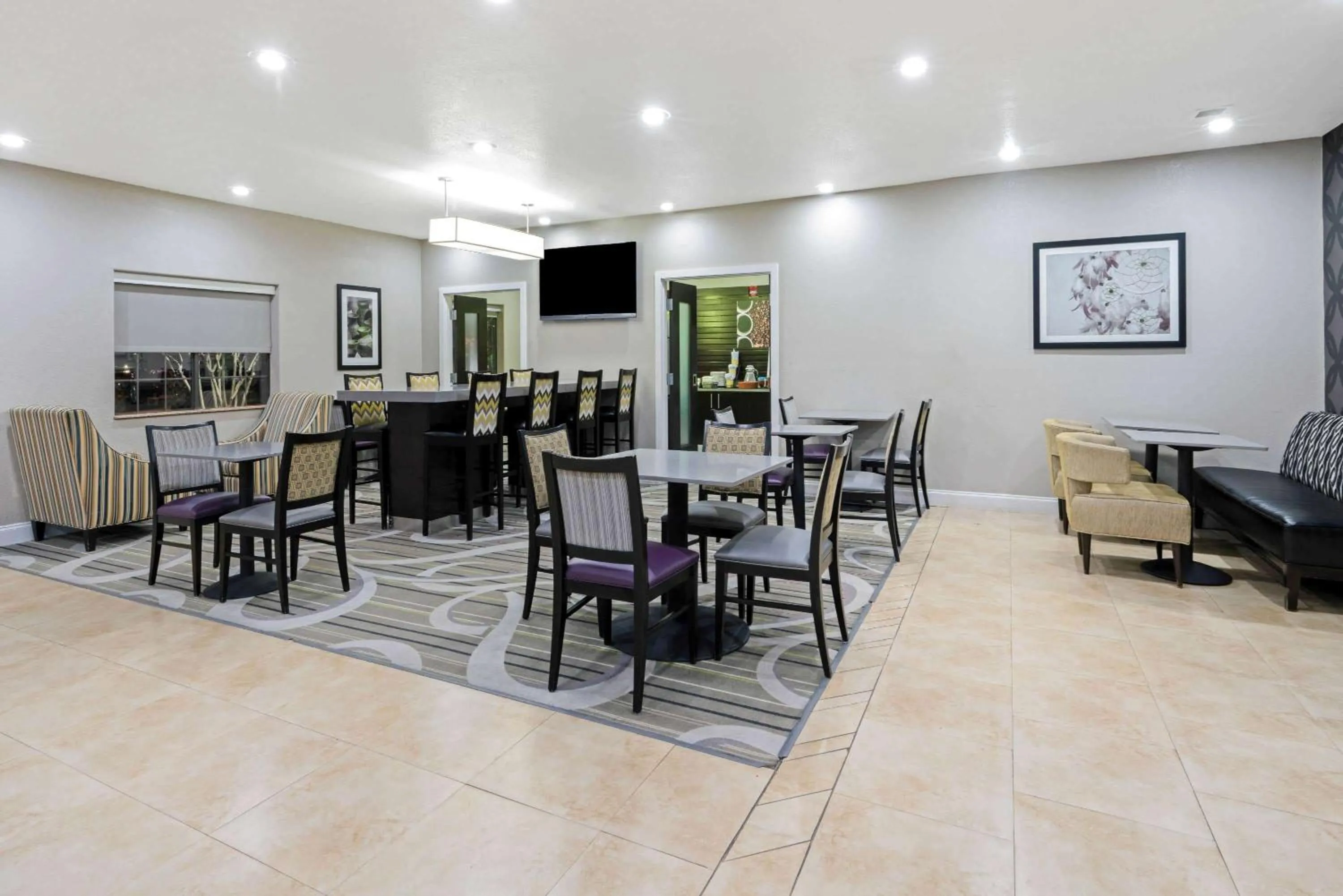 Restaurant/places to eat in La Quinta by Wyndham Ada