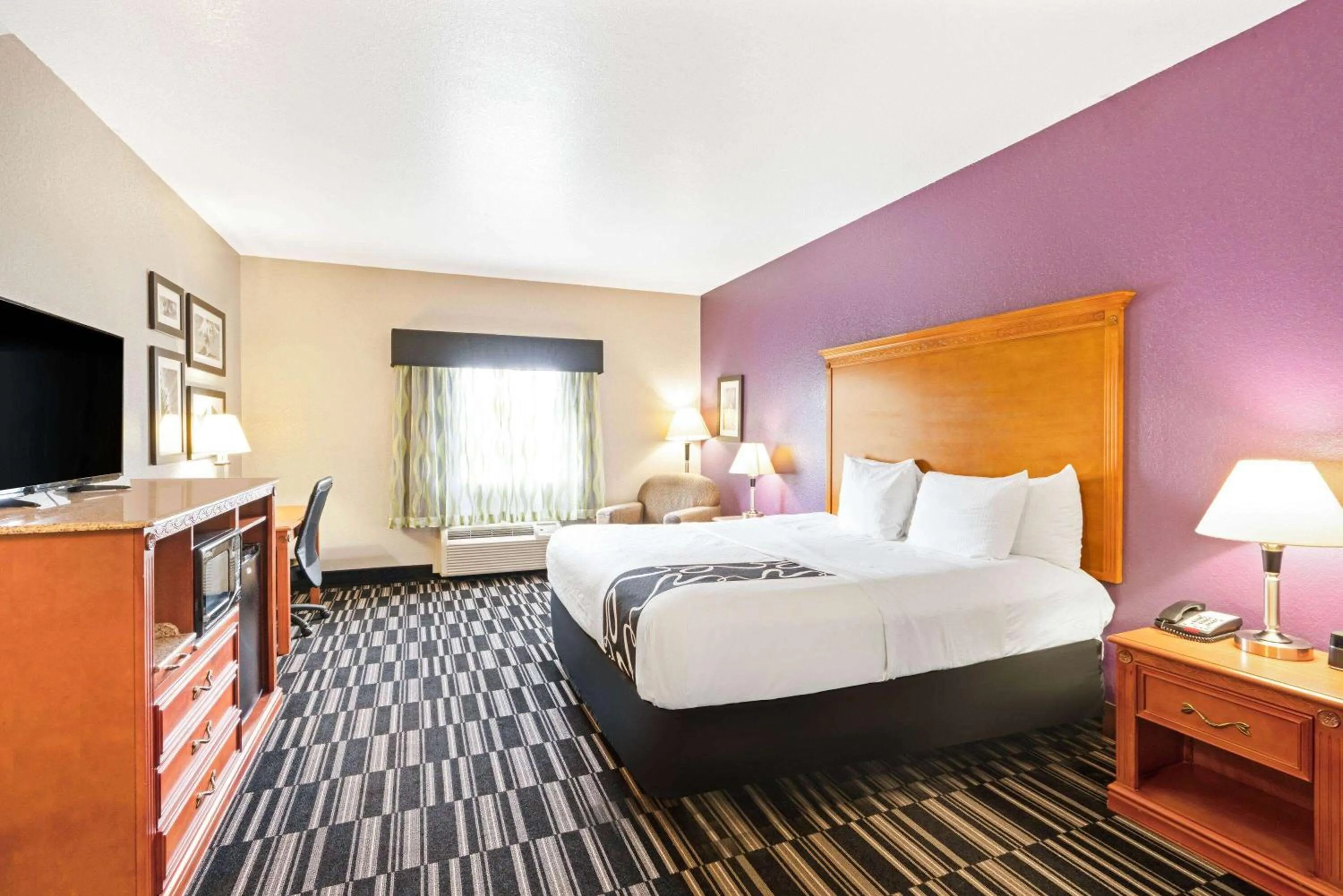 Photo of the whole room, Bed in La Quinta by Wyndham Ada