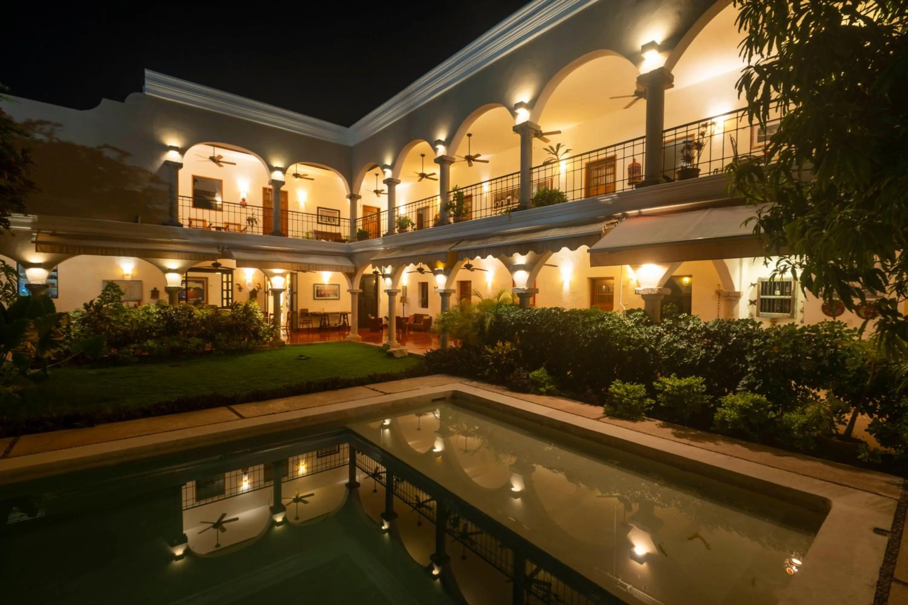 Property building in Hotel Posada San Juan