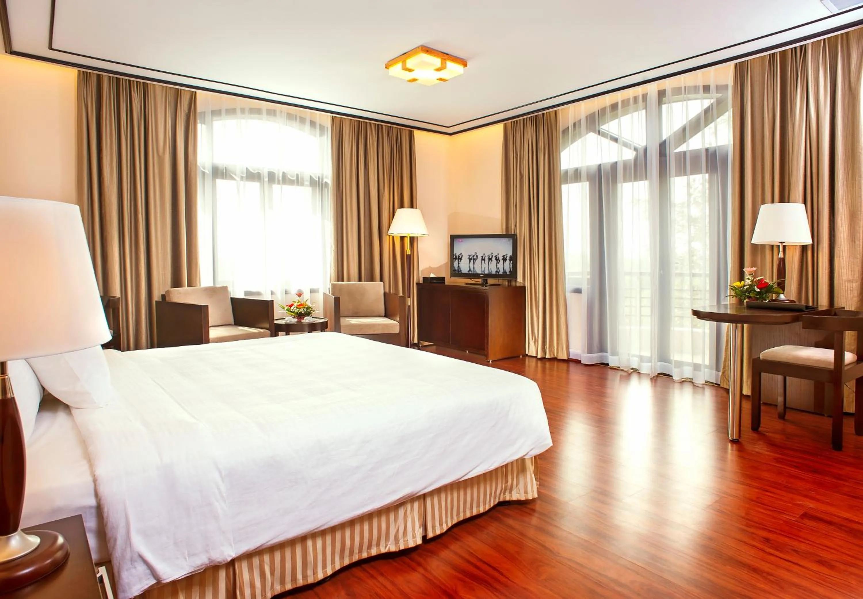 Bed in Garco Dragon Hotel