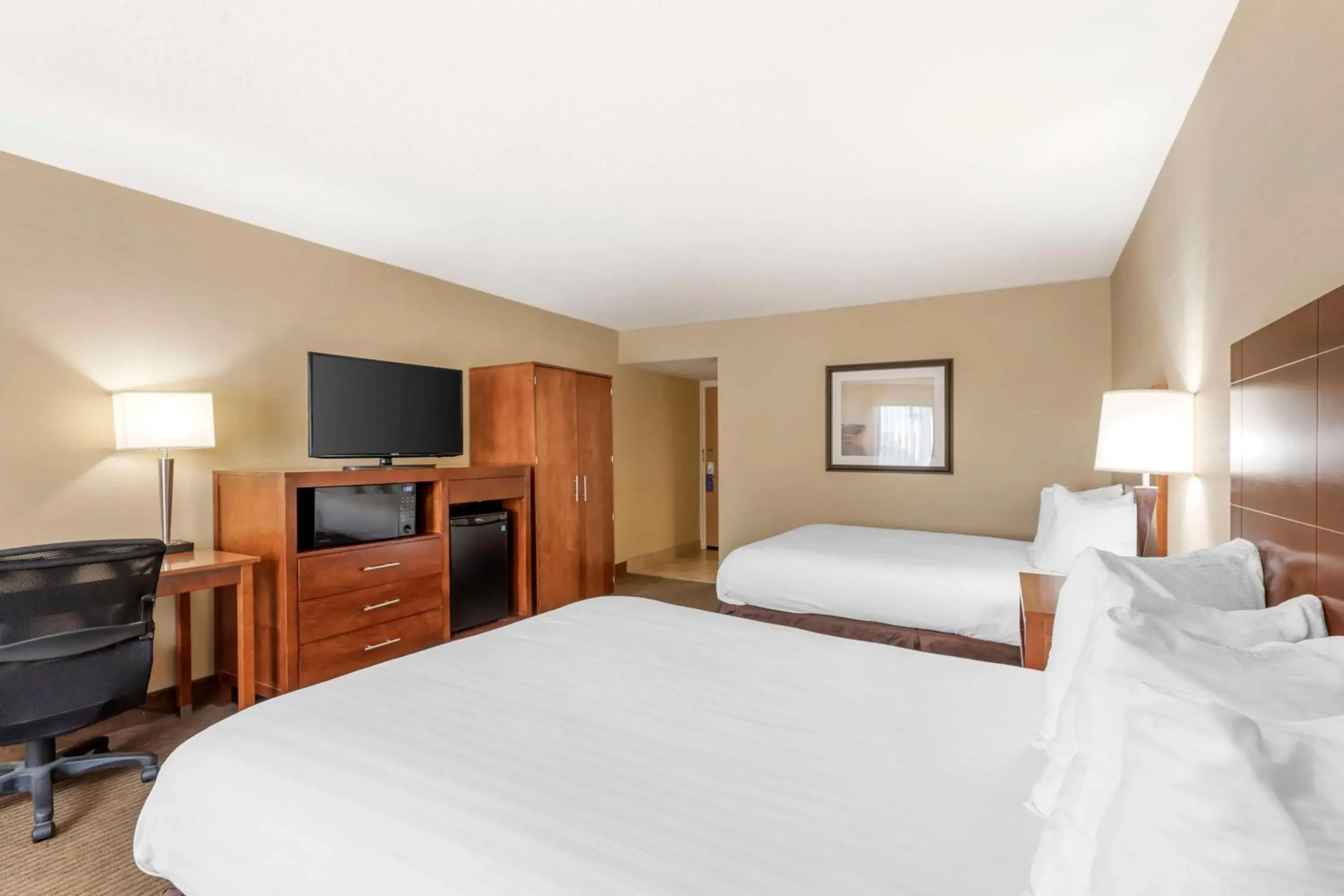 Queen Room with Two Queen Beds and Roll-In Shower - Mobility Accessible/Non-Smoking in Best Western Cotton Tree Inn Queen Room with Two Queen Beds and Roll-In Shower - Mobility Accessible/Non-Smoking in Best Western Cotton Tree Inn