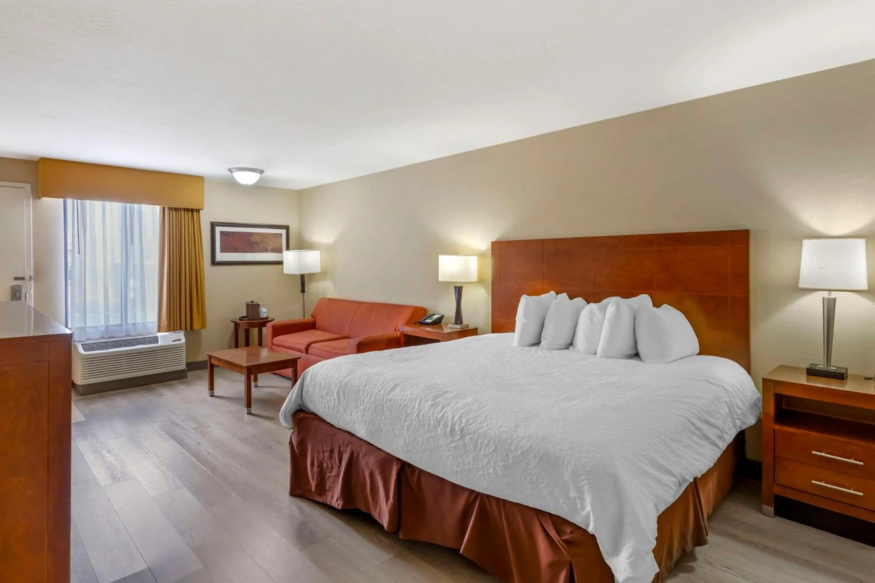 Bedroom, Bed in Best Western Cotton Tree Inn