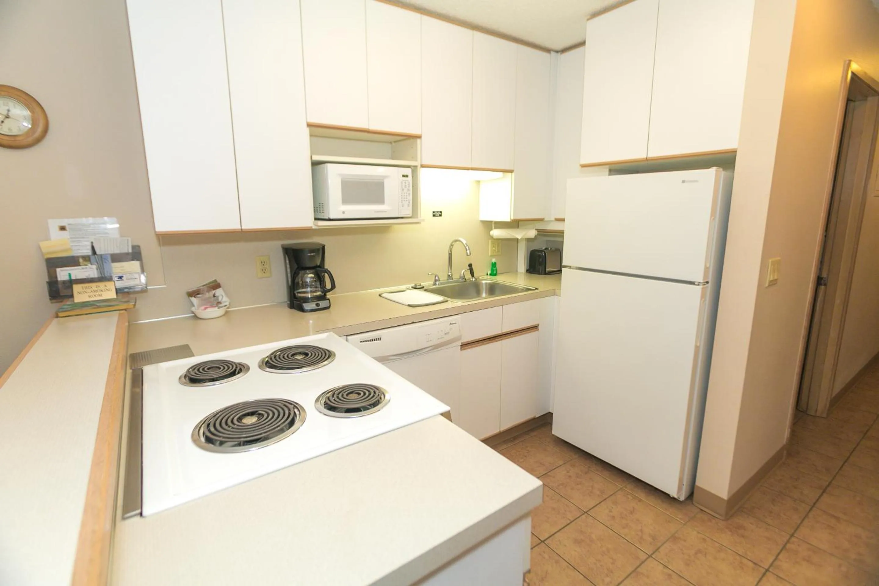 Kitchen or kitchenette in Grey Gull