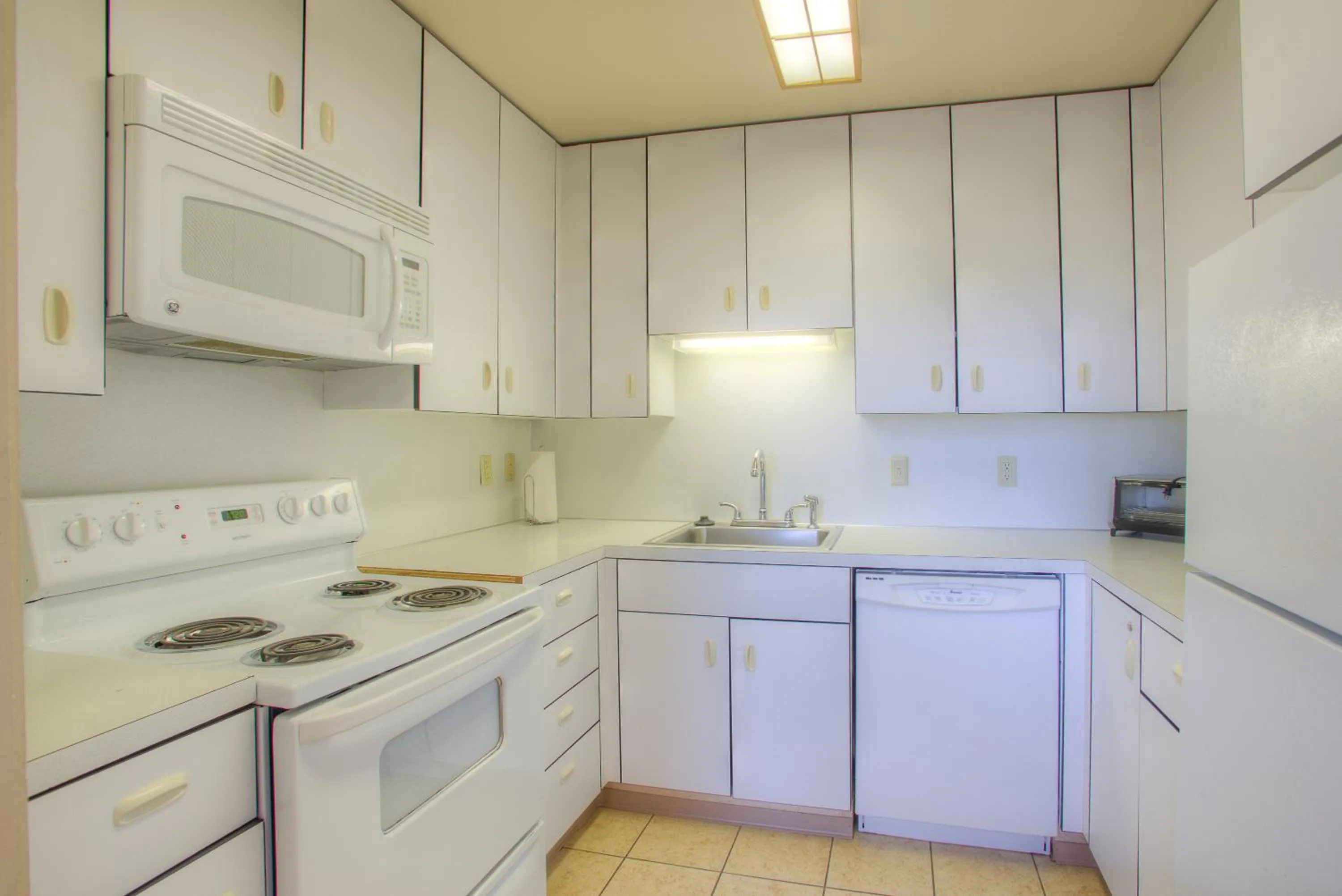 Kitchen or kitchenette in Grey Gull