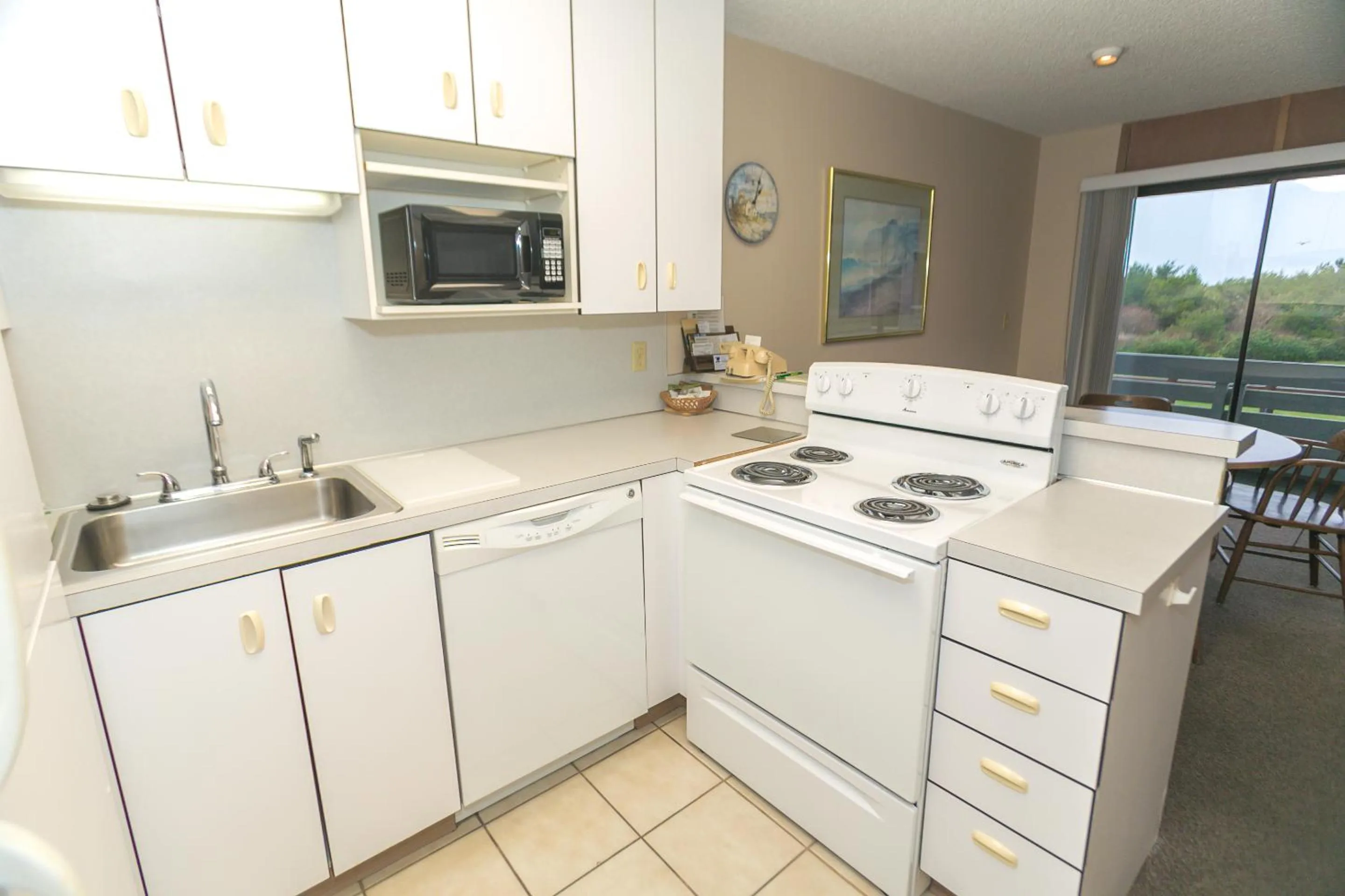 Kitchen or kitchenette in Grey Gull