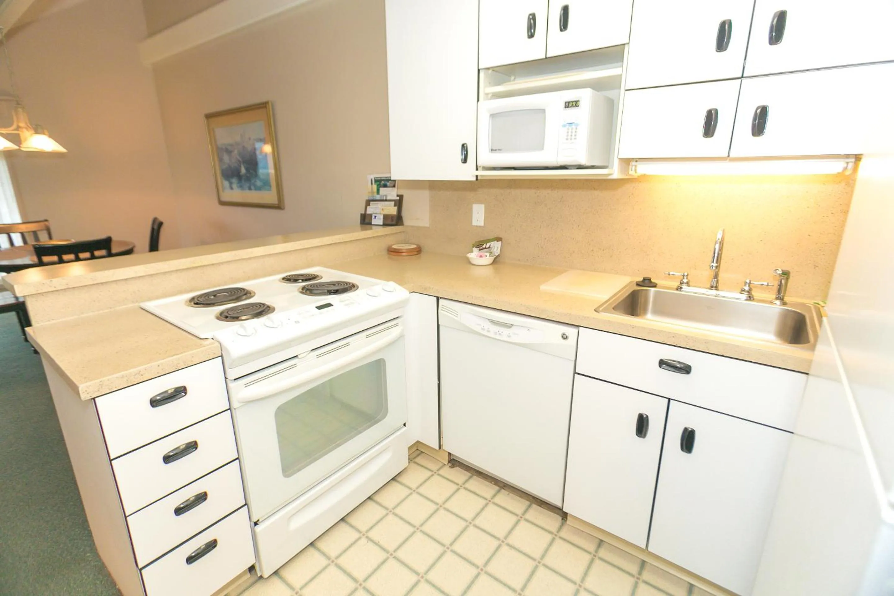 Kitchen or kitchenette in Grey Gull