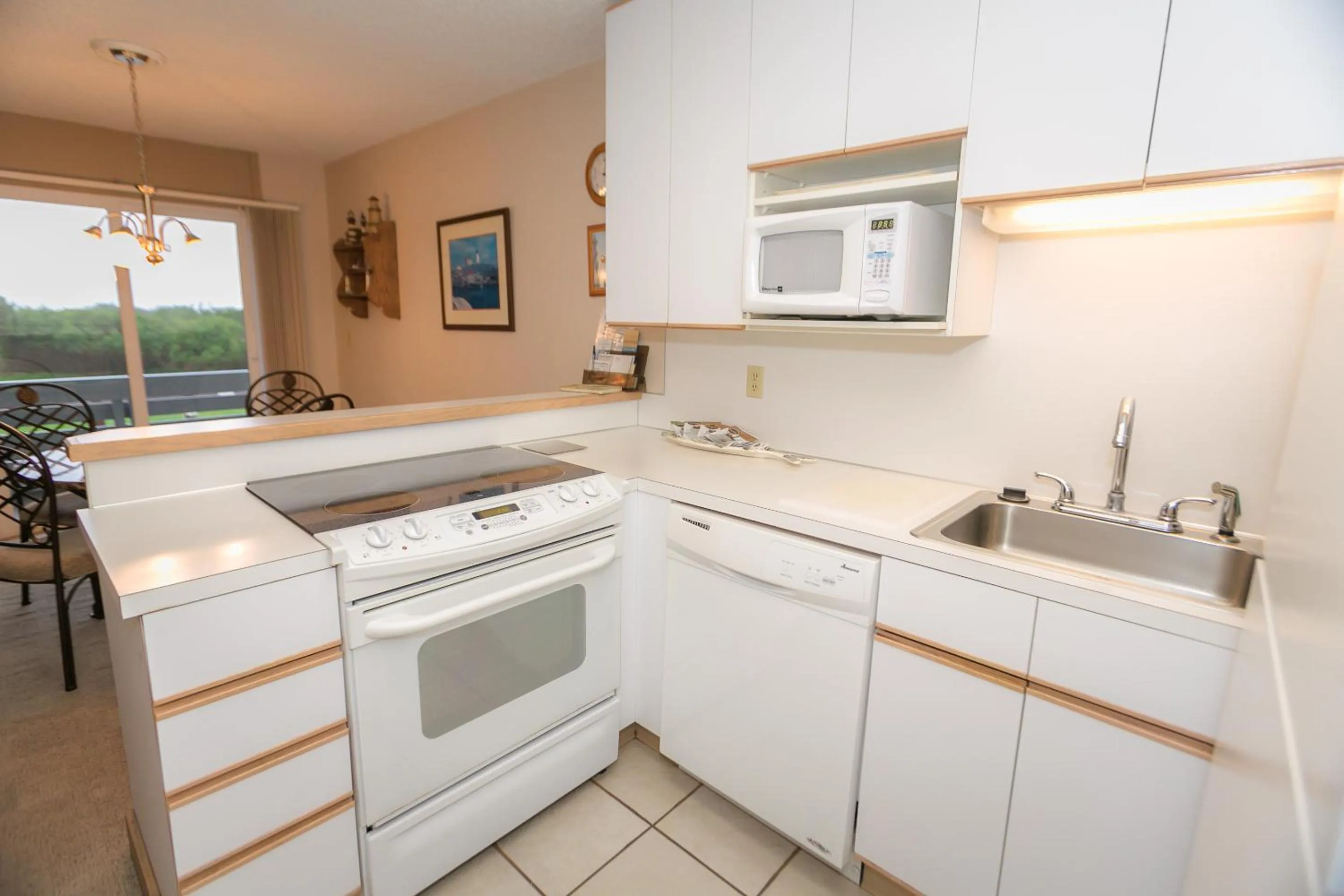 Kitchen or kitchenette in Grey Gull