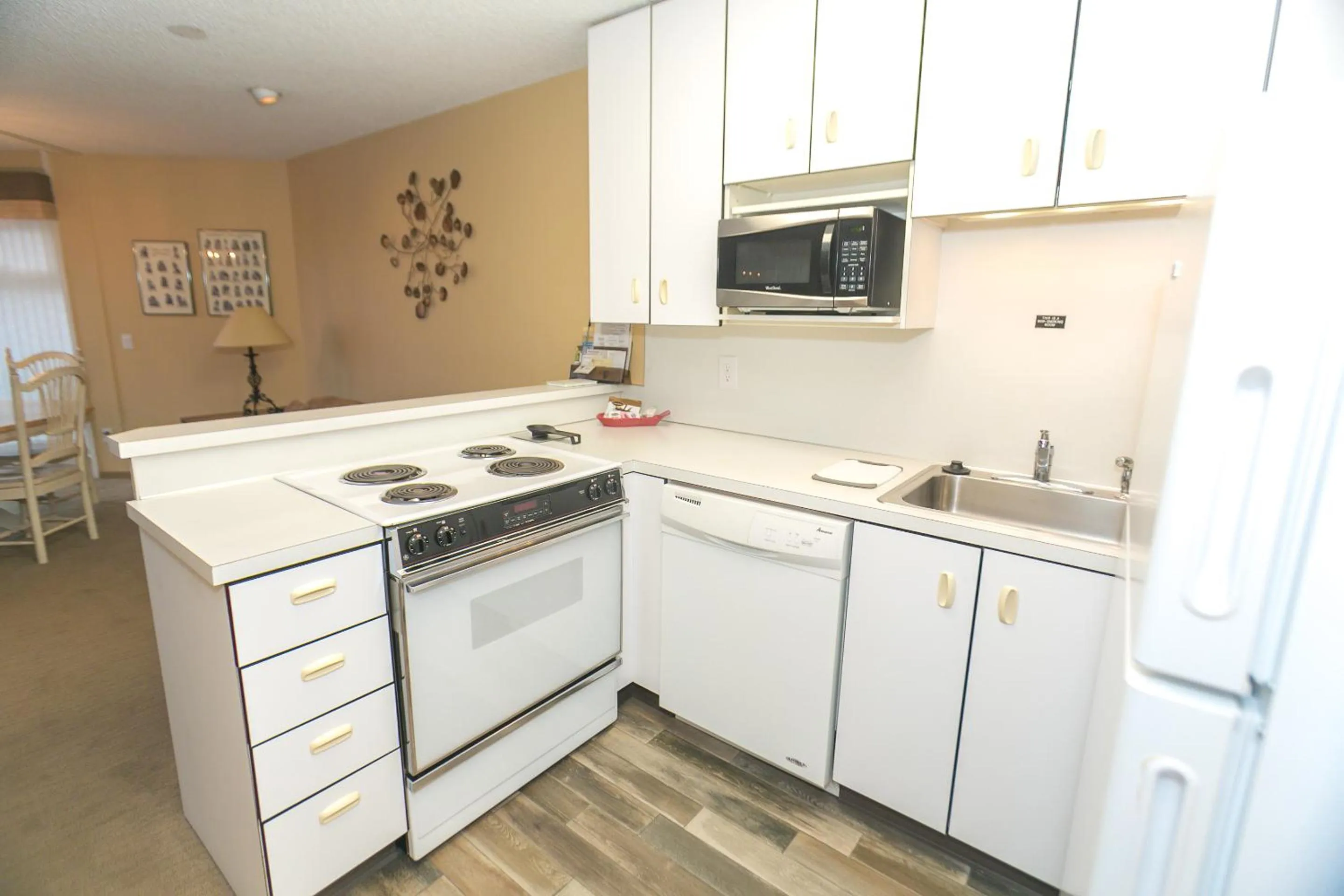 Kitchen or kitchenette in Grey Gull