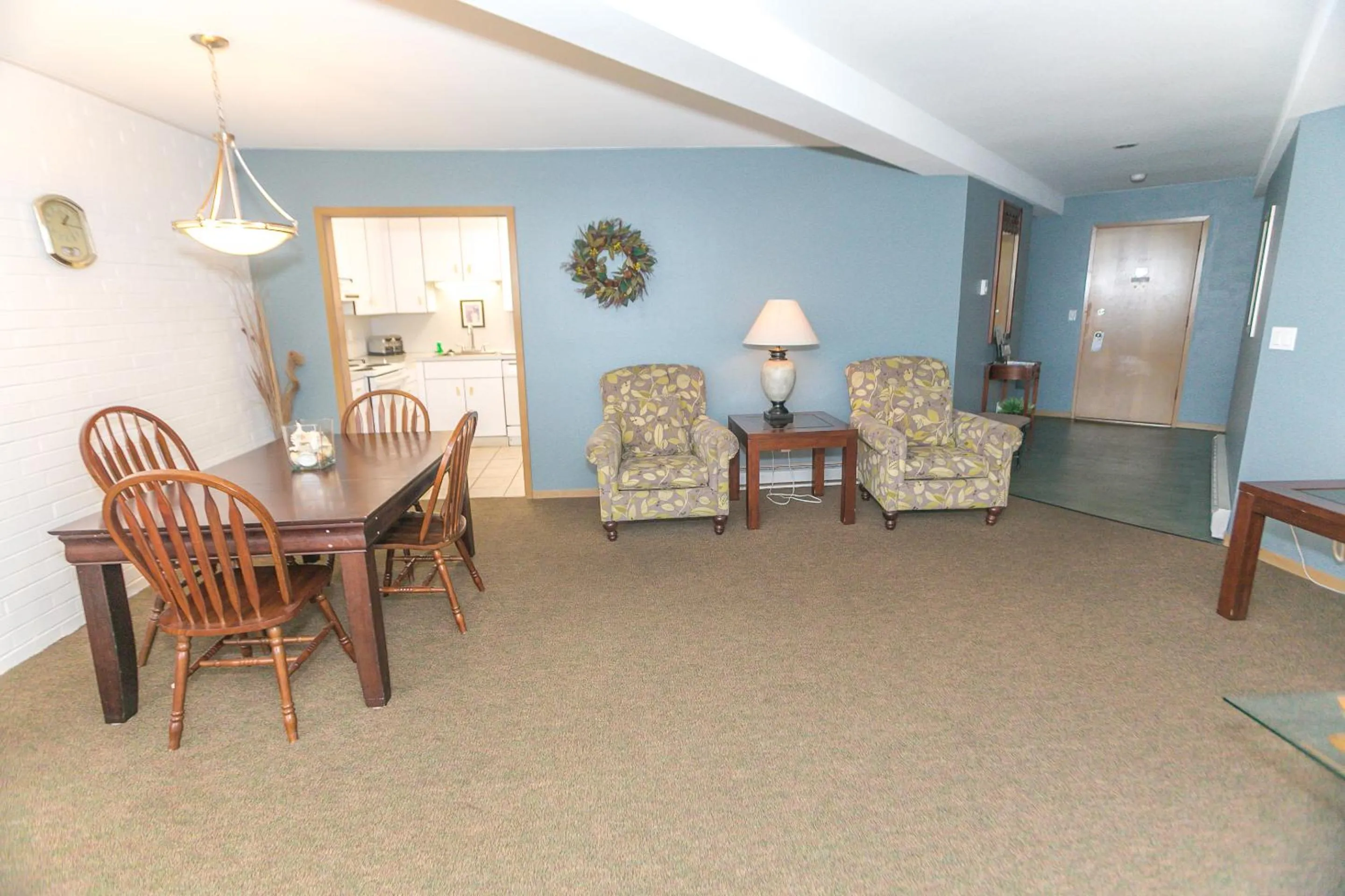 Kitchen or kitchenette in Grey Gull