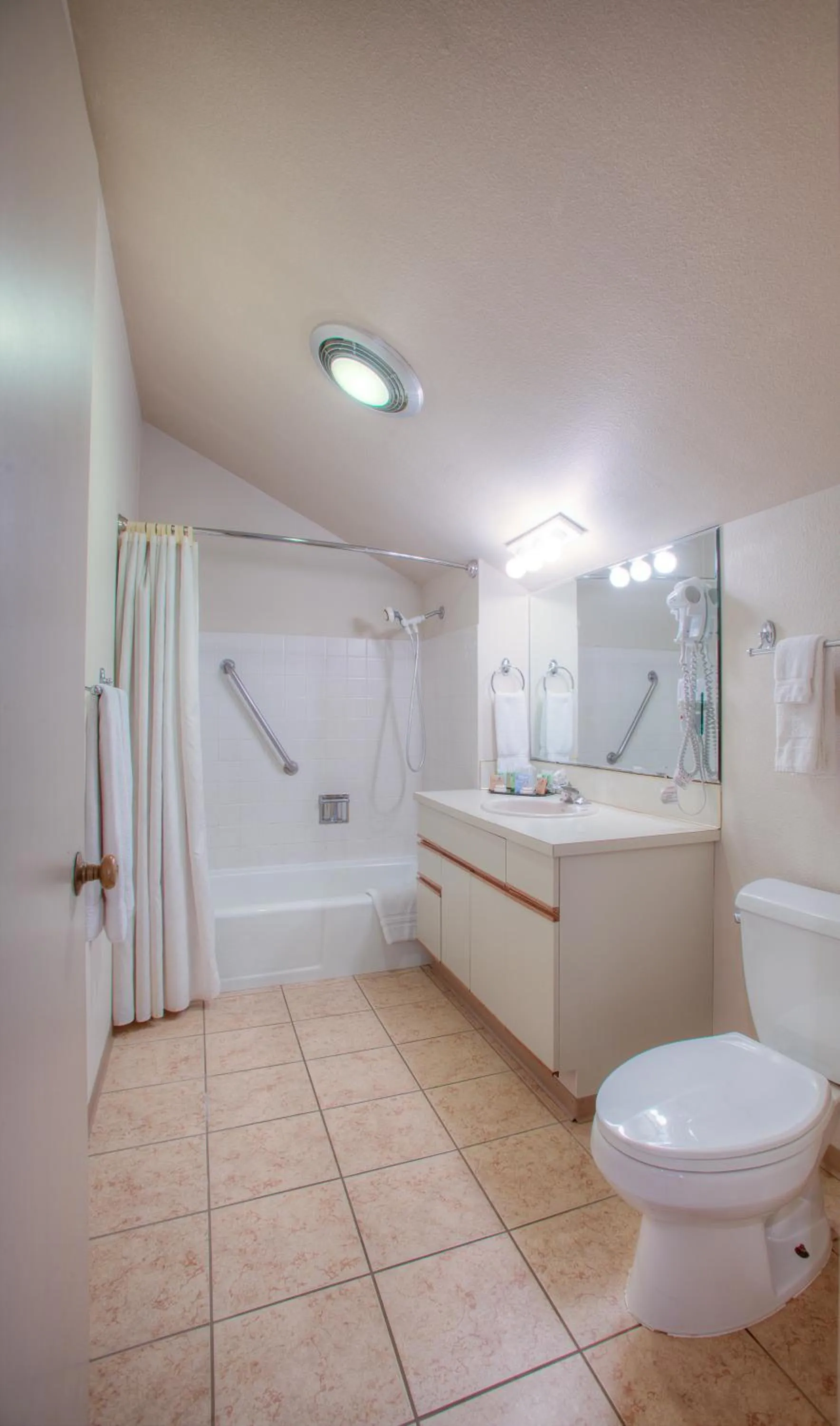 Bathroom in Grey Gull