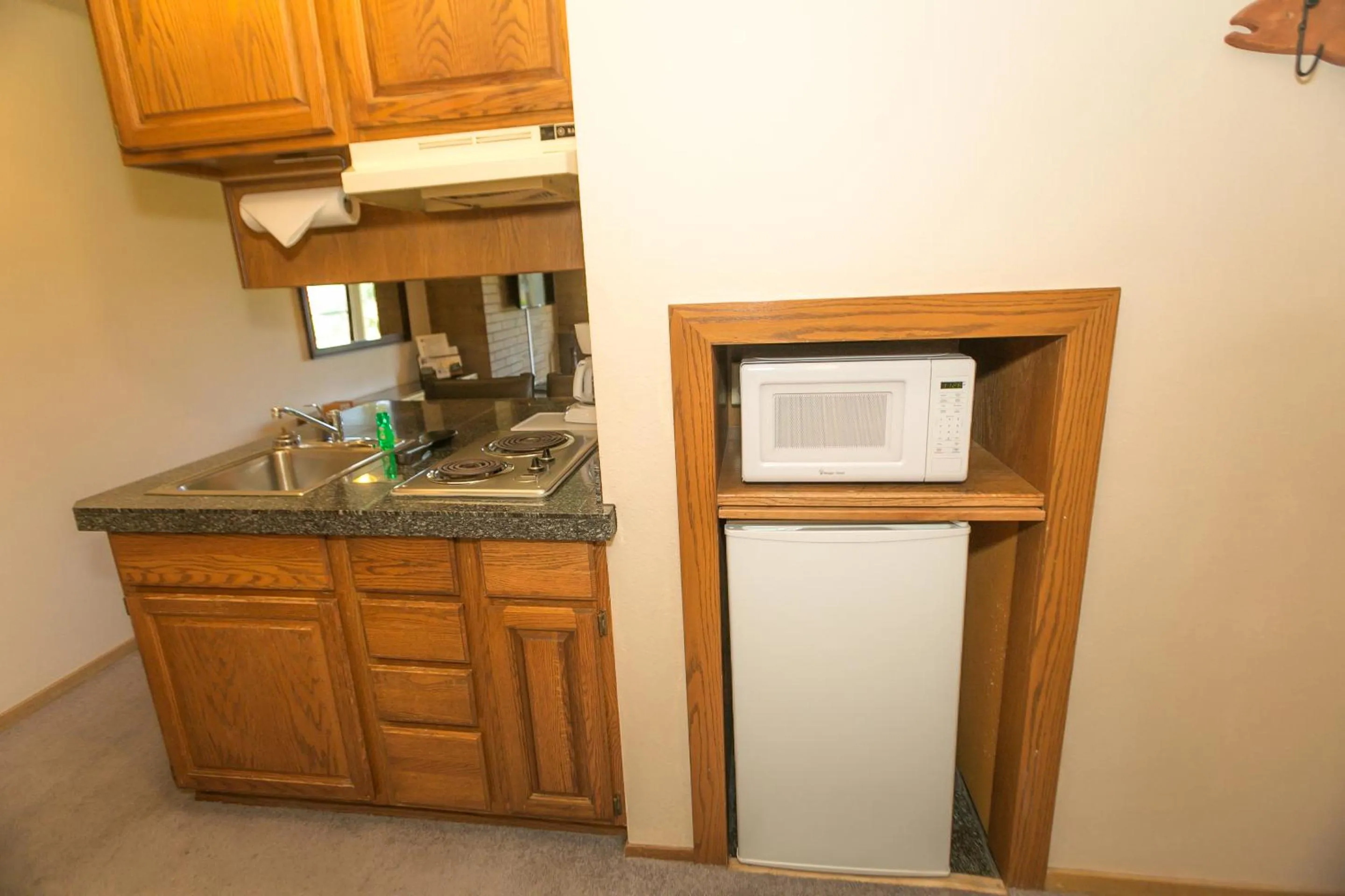 Kitchen or kitchenette in Grey Gull