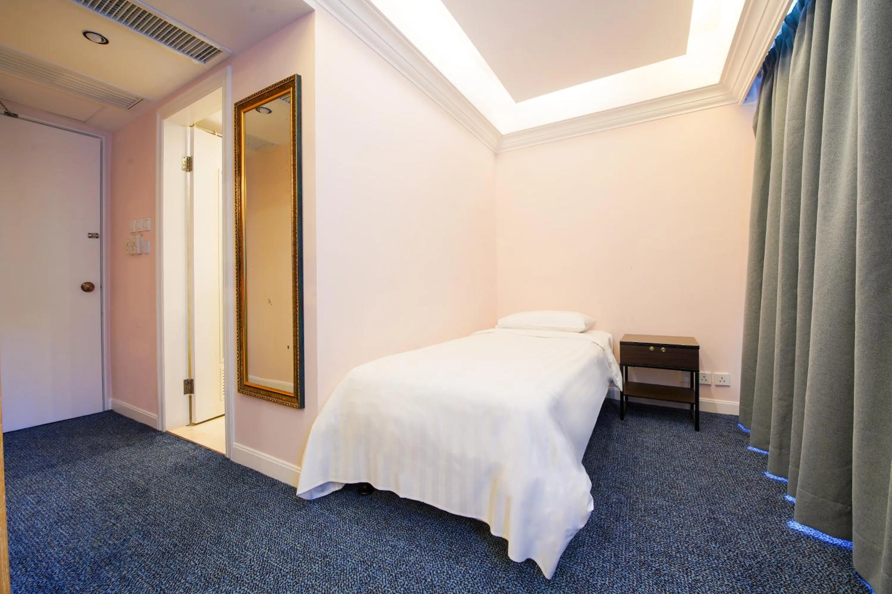 Property building, Bed in Warwick Hotel Cheung Chau