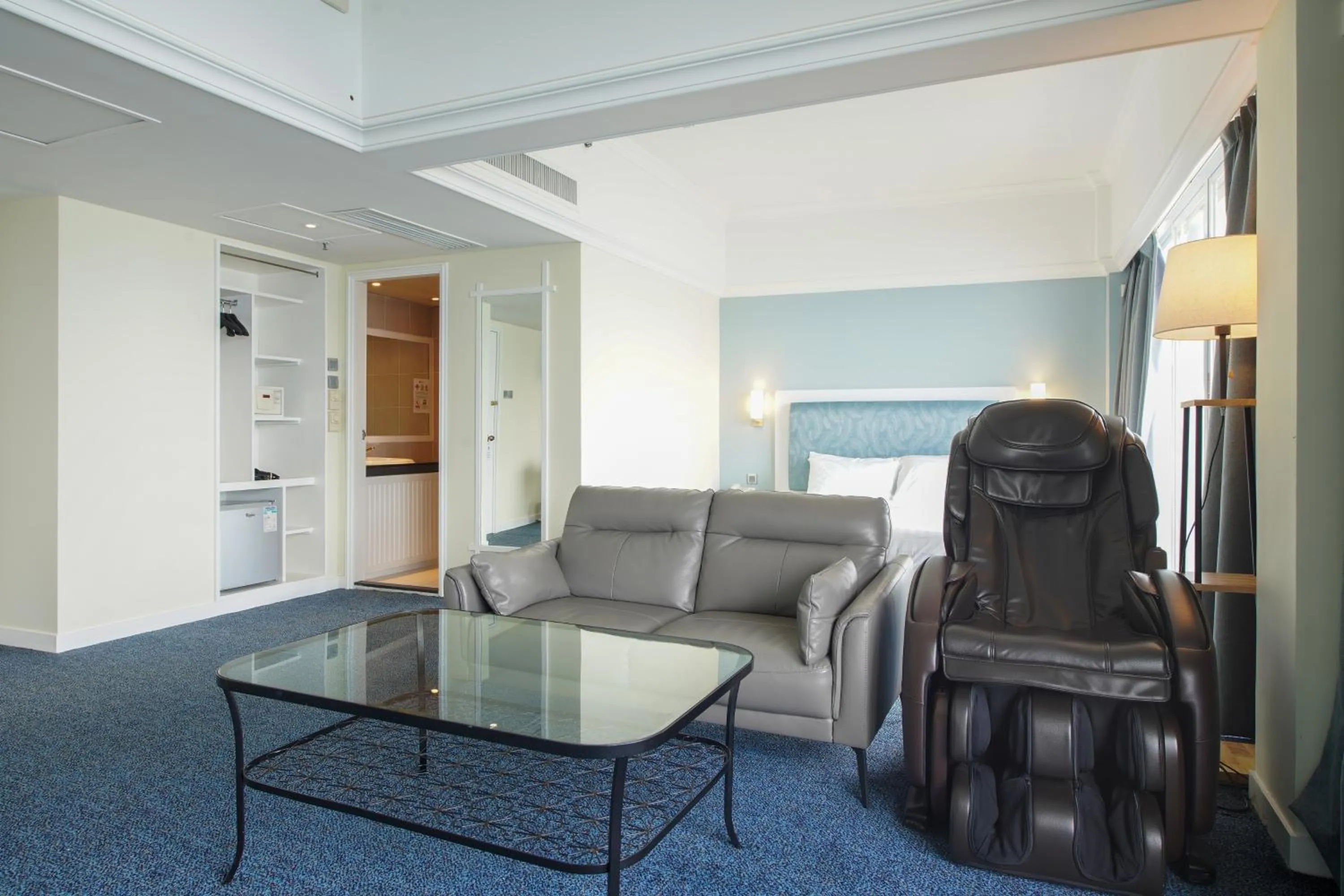 Living room in Warwick Hotel Cheung Chau