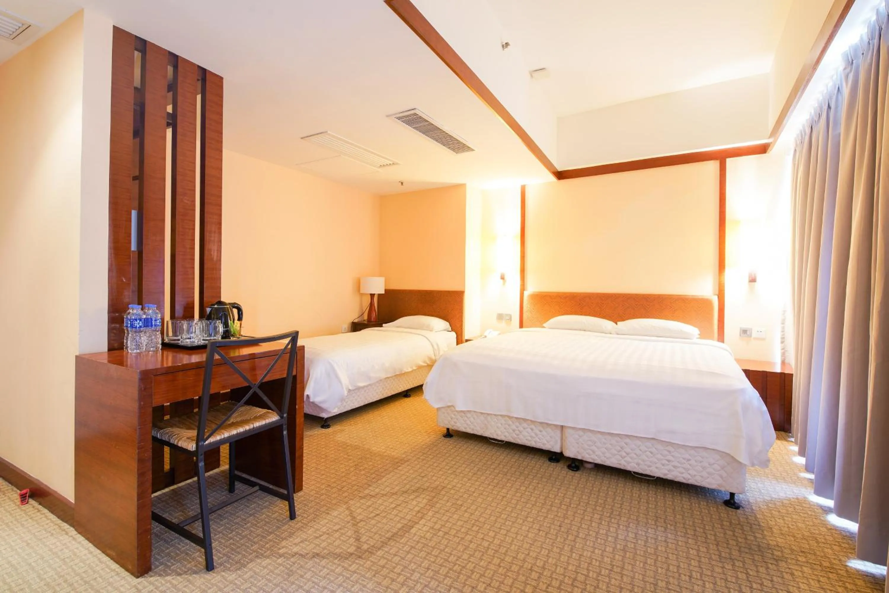 Property building, Bed in Warwick Hotel Cheung Chau
