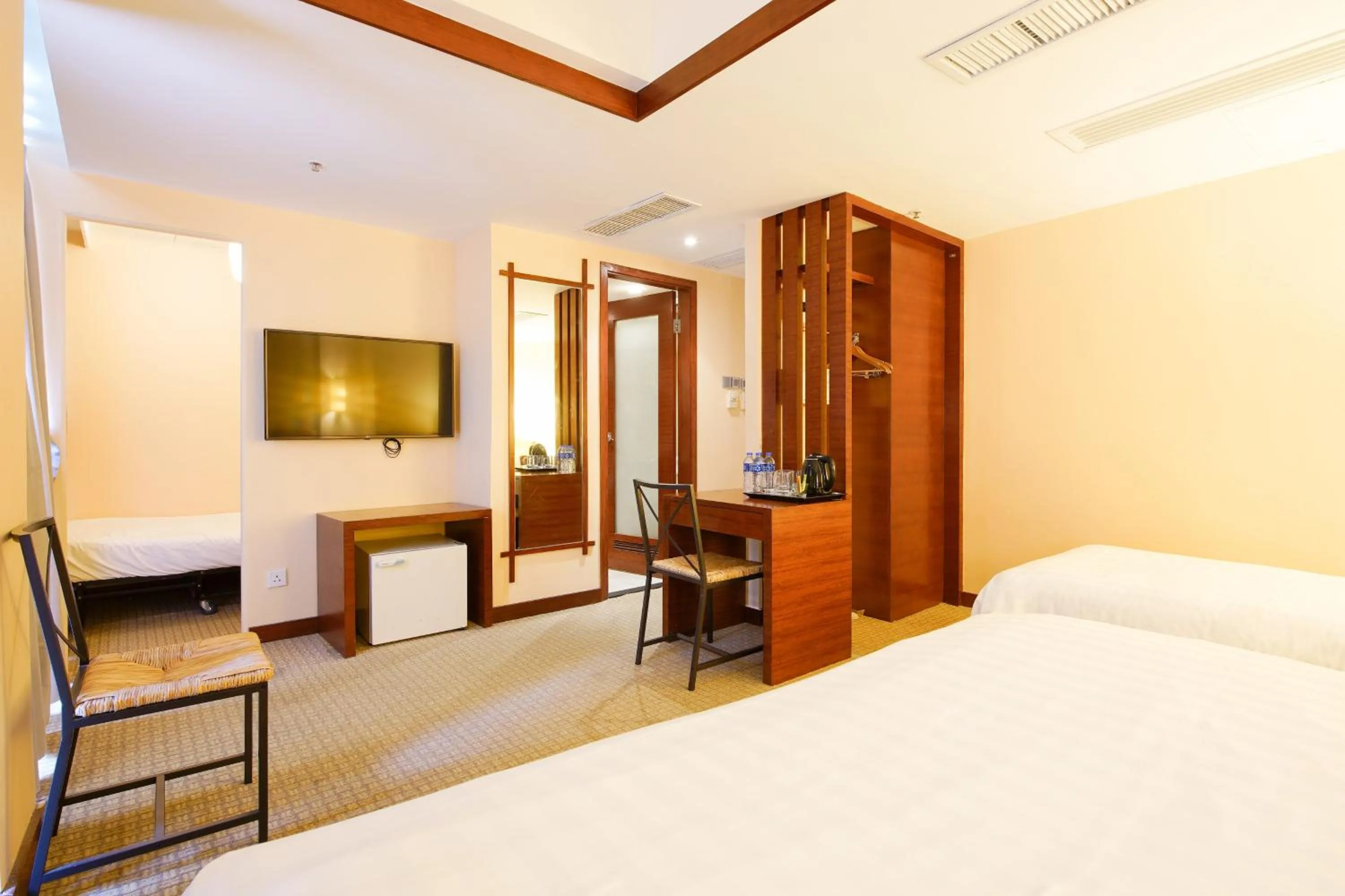 Mountain view, Bed in Warwick Hotel Cheung Chau