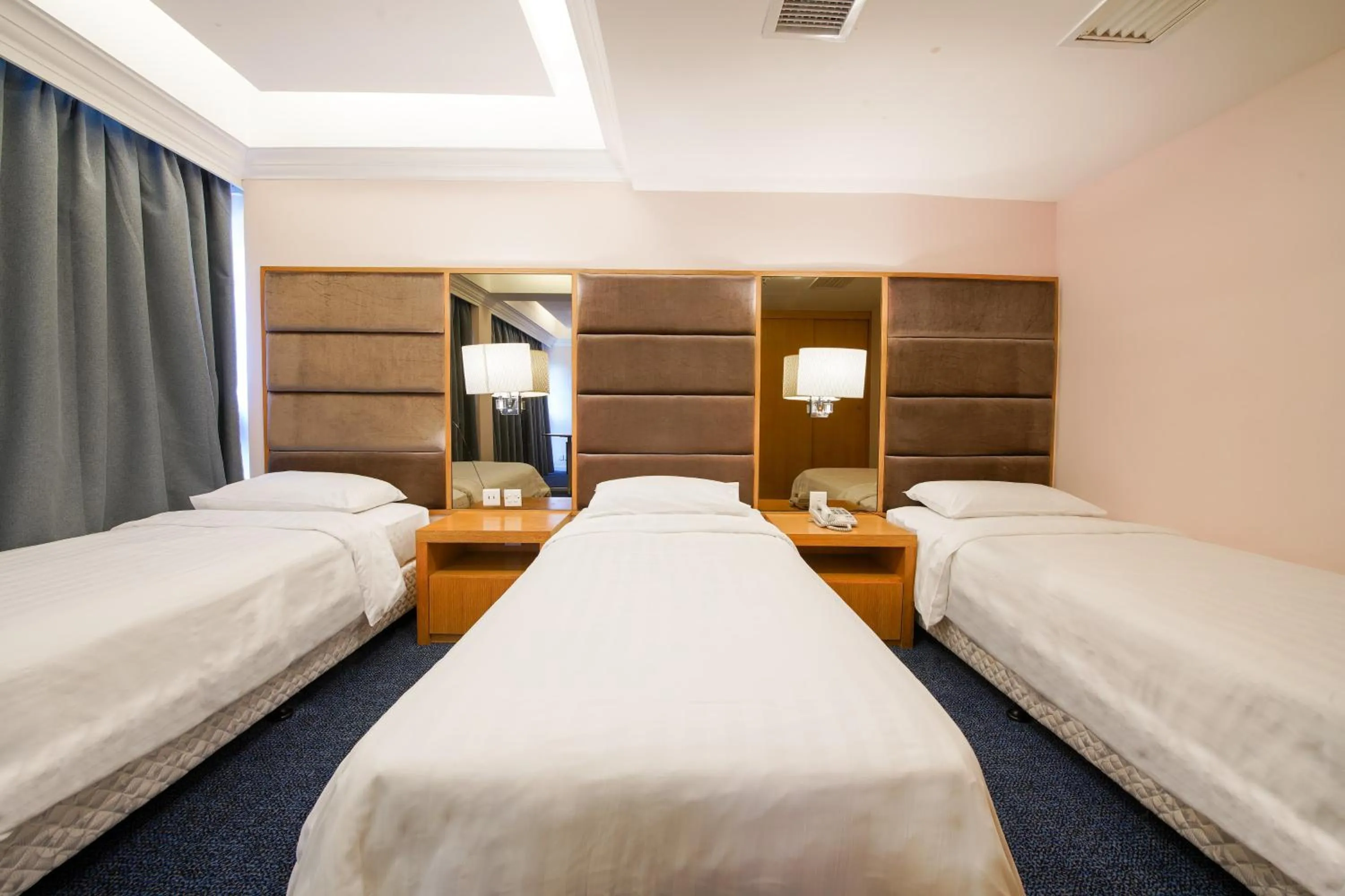 Mountain view, Bed in Warwick Hotel Cheung Chau